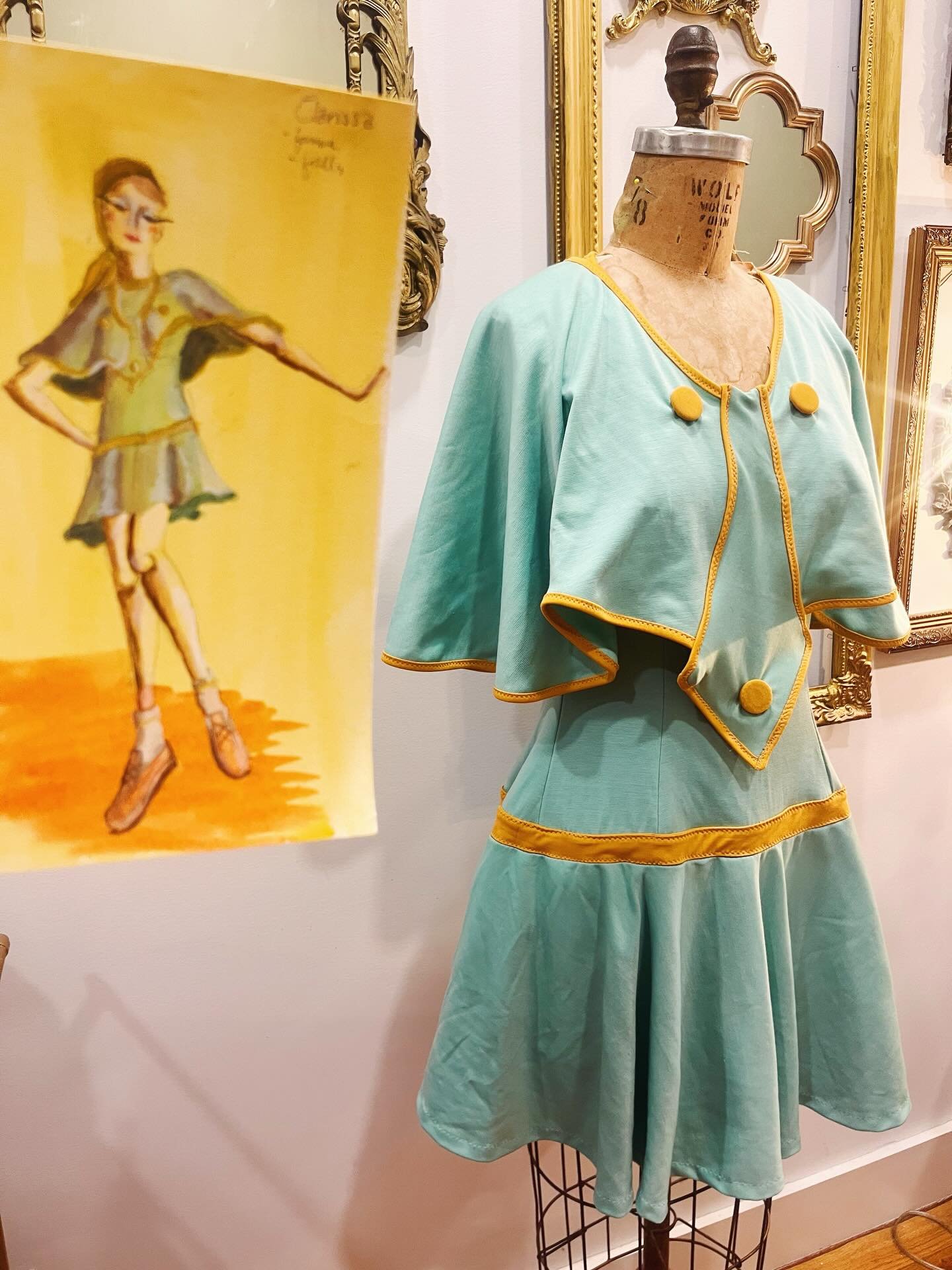 &bull;excited to hop into fittings later this week with @renversonsdance ! Some much needed brightness, spunkiness, &amp; prints amidst chilly &amp; somewhat drab colored winter days here in NYC&bull;