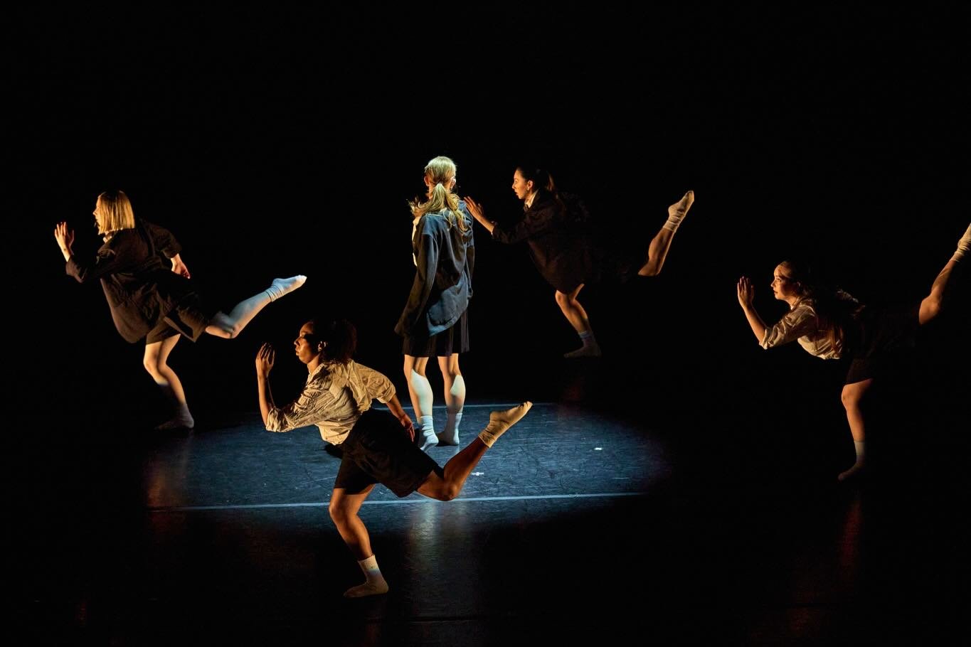 &bull;happy re-opening to @mmcdancedept for their second weekend of MainStage performances! A teaser of some of the pieces in the concert for those who have yet to see the show&hellip;&bull;
.
Birdland
Choreographed by : @bettymweinberger 
Dancers of