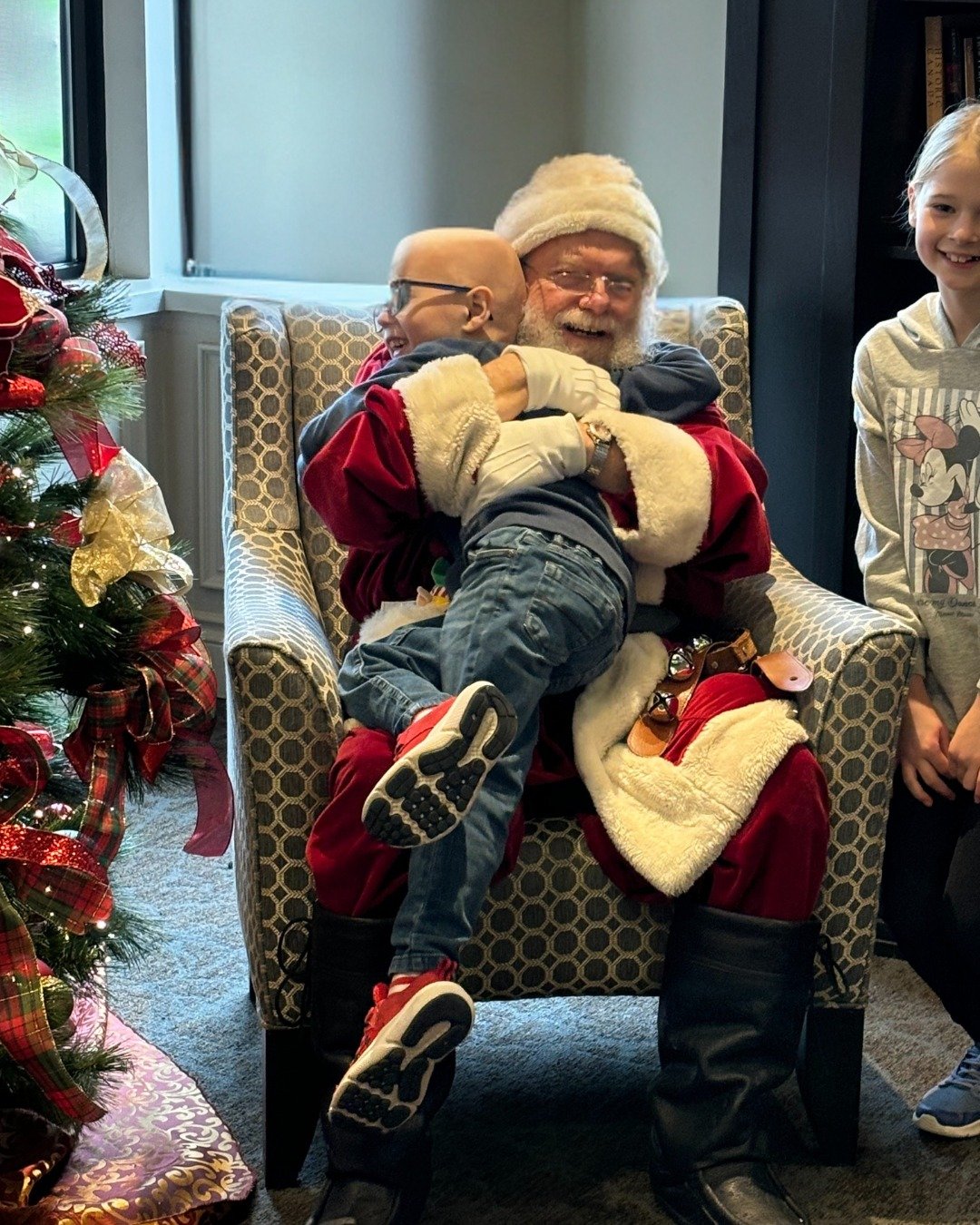 Have you booked your magical moment with Santa yet? We're so grateful to @coventgardenmarketcanada  for partnering with us to create the holliest, jolliest, pictures with Santa. 

Slots are booking up fast, so don't wait, secure your slot now! https: