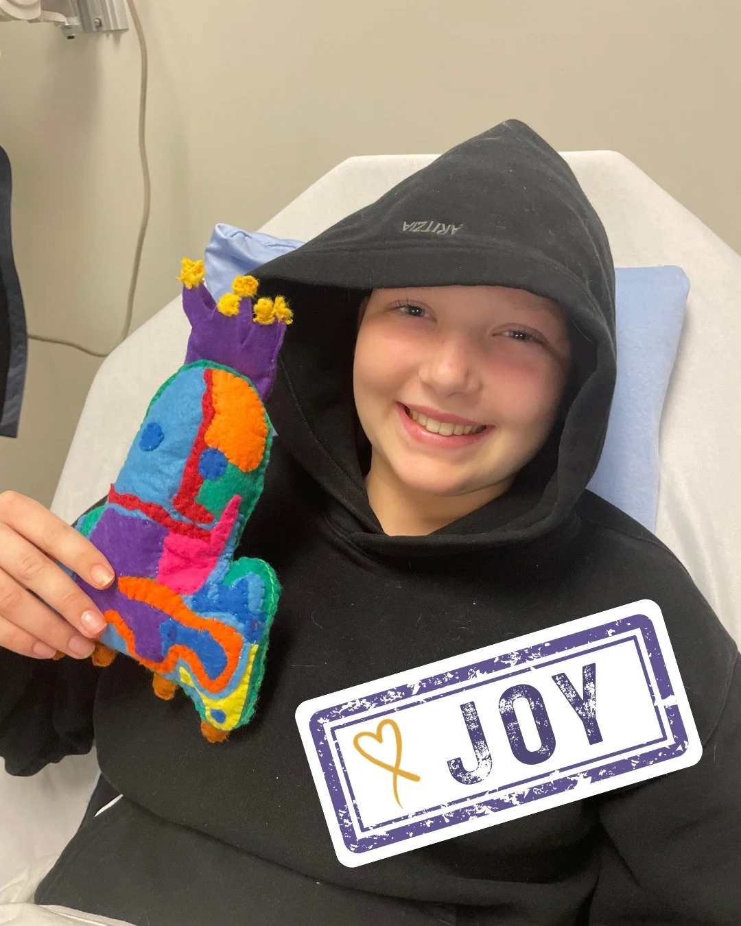 Another Brave Buddy has been created! This is Delaney and Block Blast. Look how much JOY it brings! Thank you @prettyinpaint.ko! 
#MondayMotivation #FacingChildhoodCancerTogether💛🎗💛 #ChildcanJoy #JoyStampOfApproval