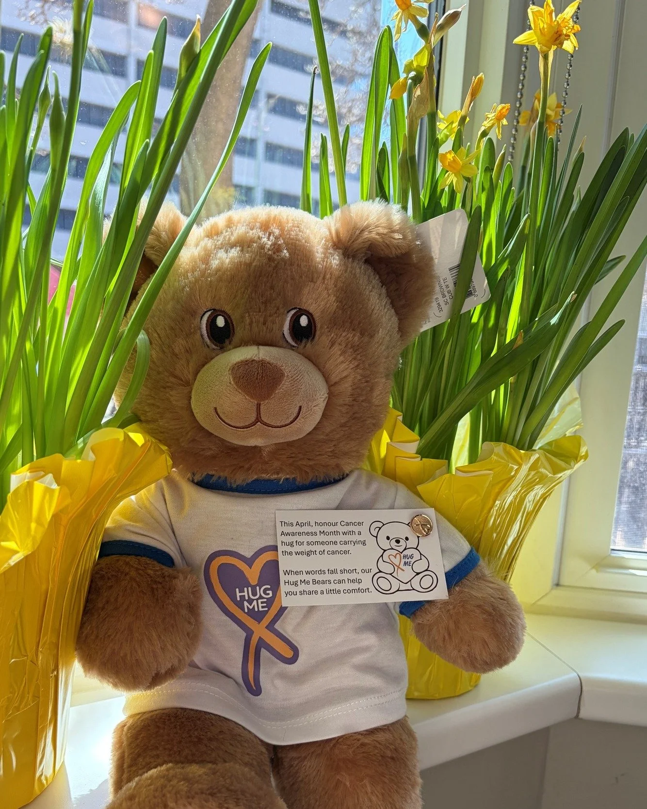 It feels like Spring over @ronaldmcdonaldhouseswo. It is our pleasure to partner with them for Cancer Awareness Month, raising awareness one hug at a time. 

Thank you @canadalenurseries for the spring flowers too! 

We are #FacingChildhoodCancerToge