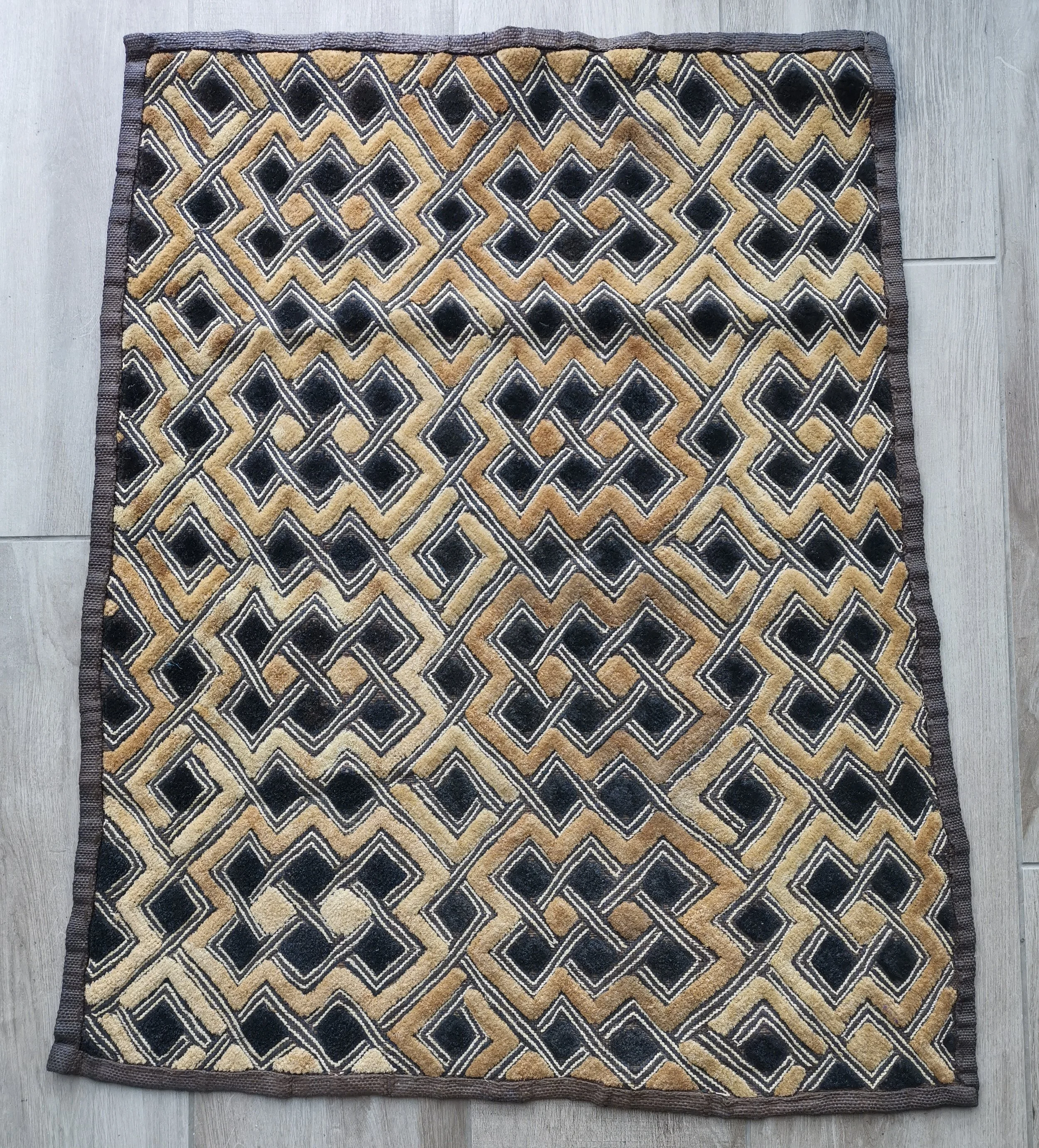 £55 79 x 64 - K255