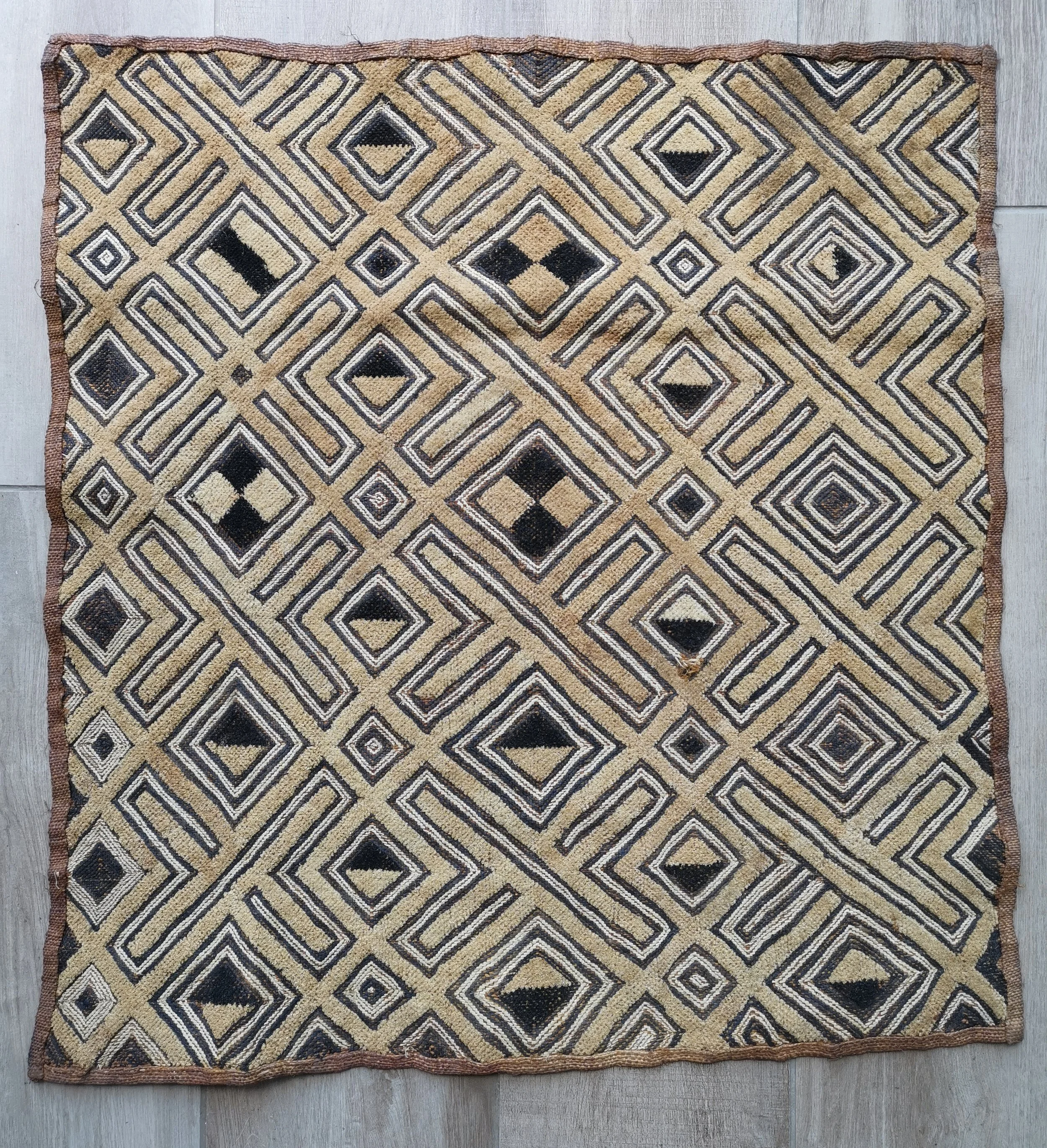 £45 70 x 65 - K257