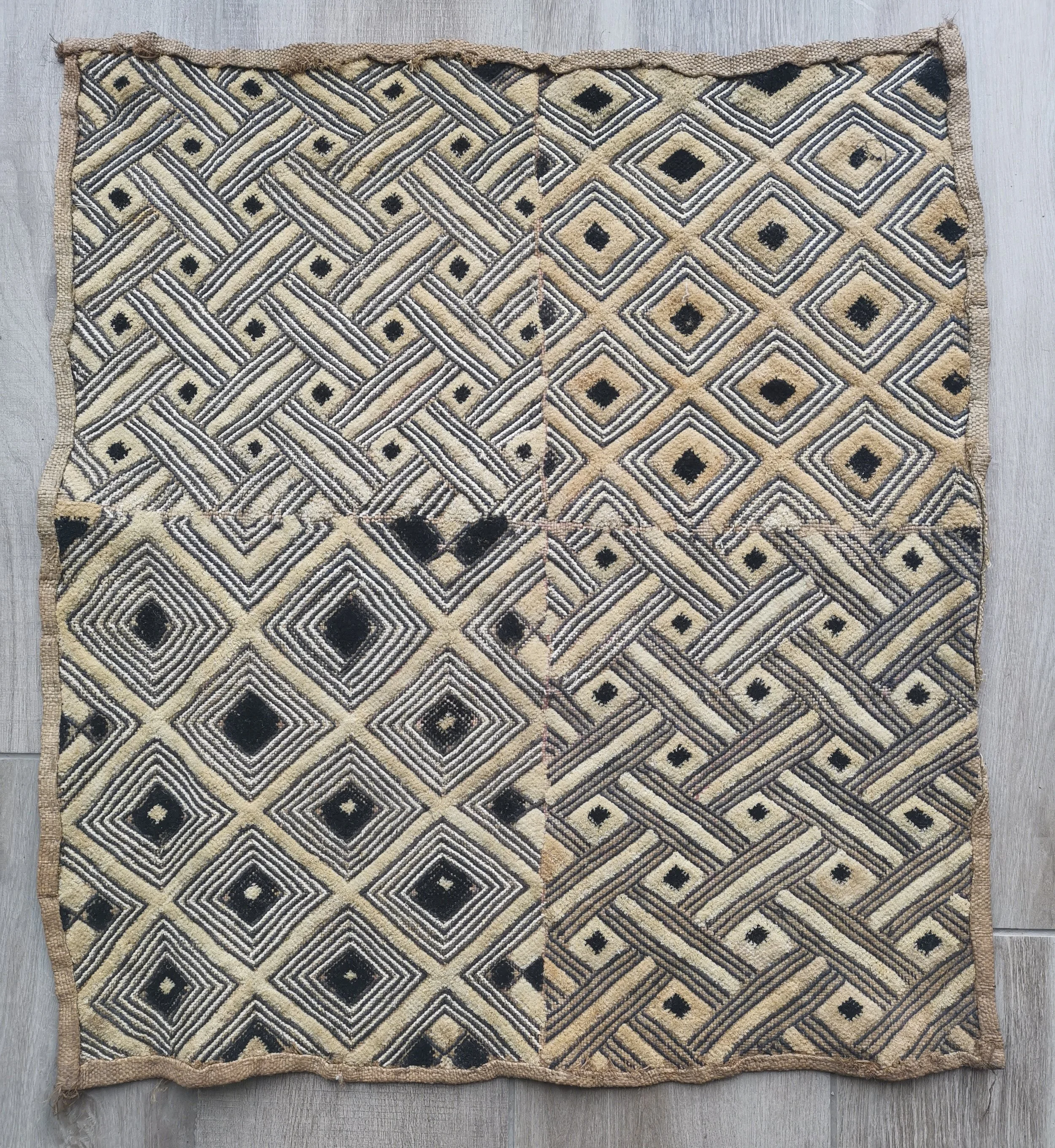 £40 66 x 59 - K208