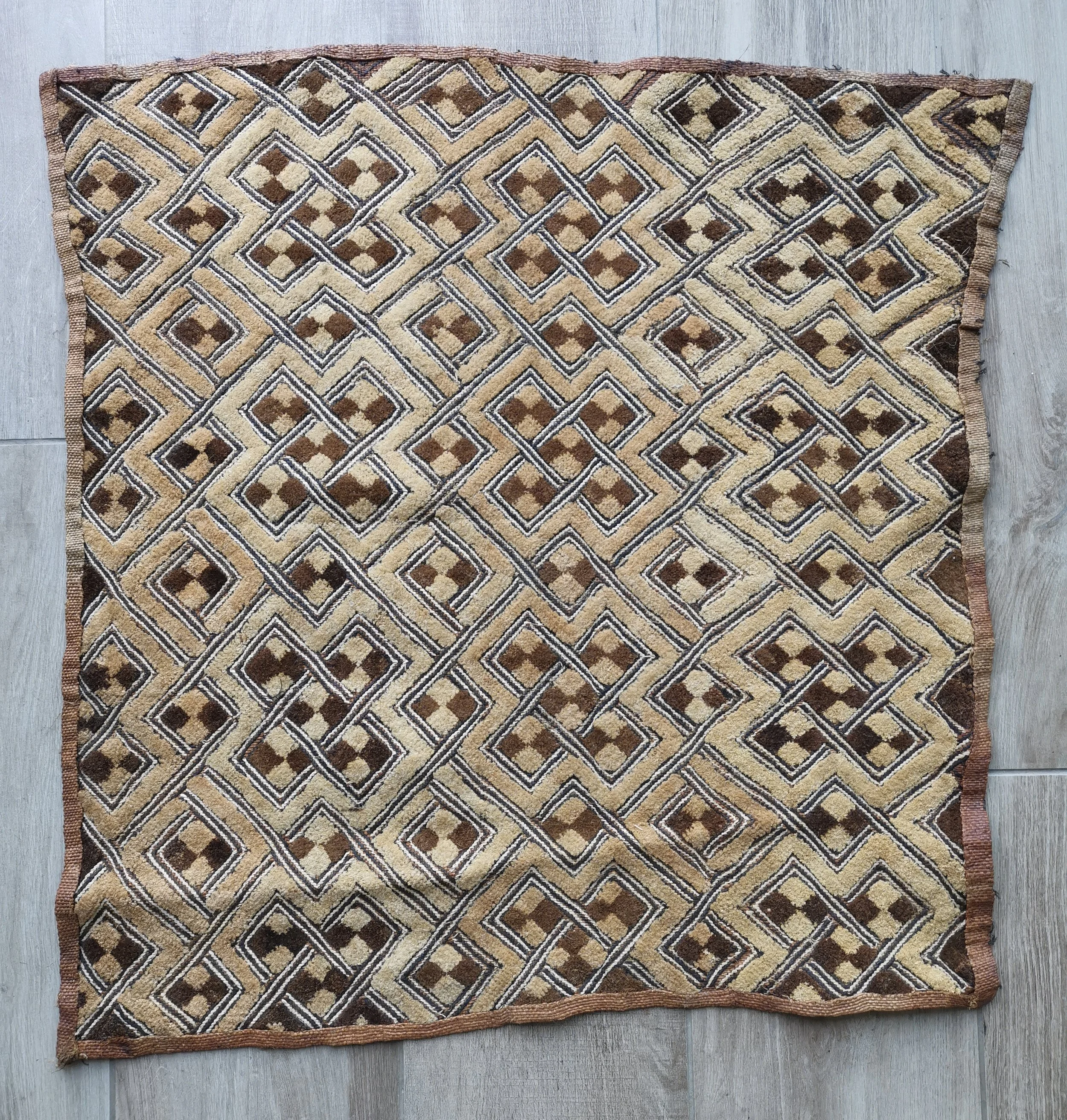 £50 69 x 65 - K253