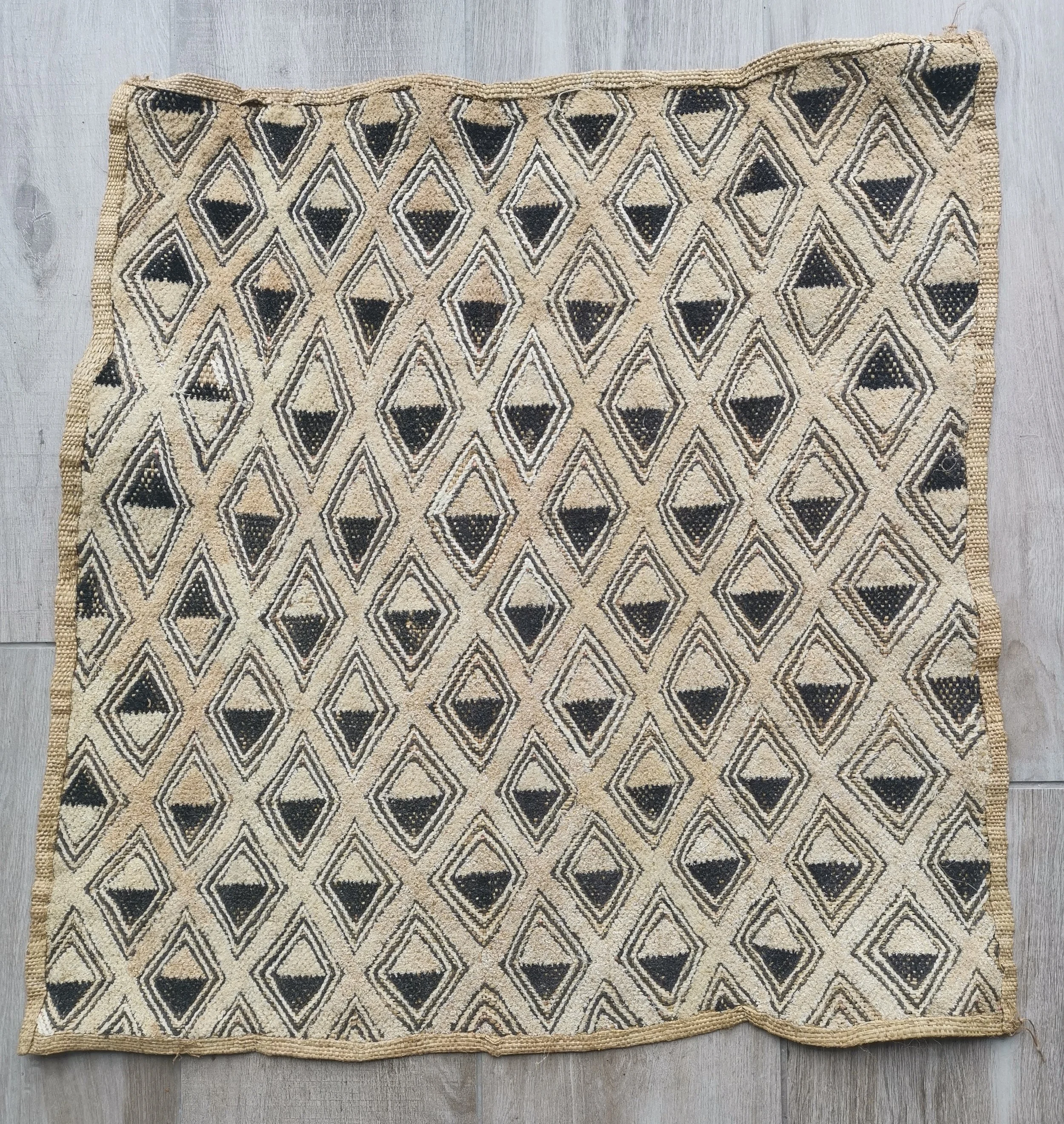 £40 64 x 63 - K205