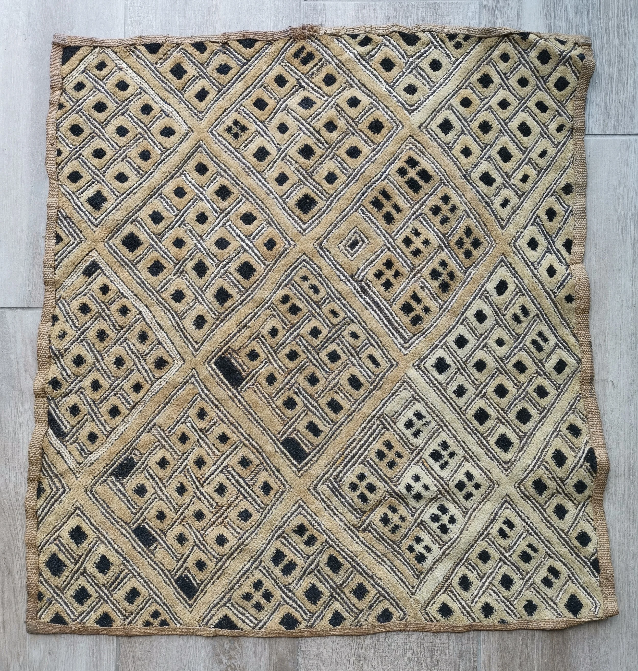 £55 68 x 64 - K304