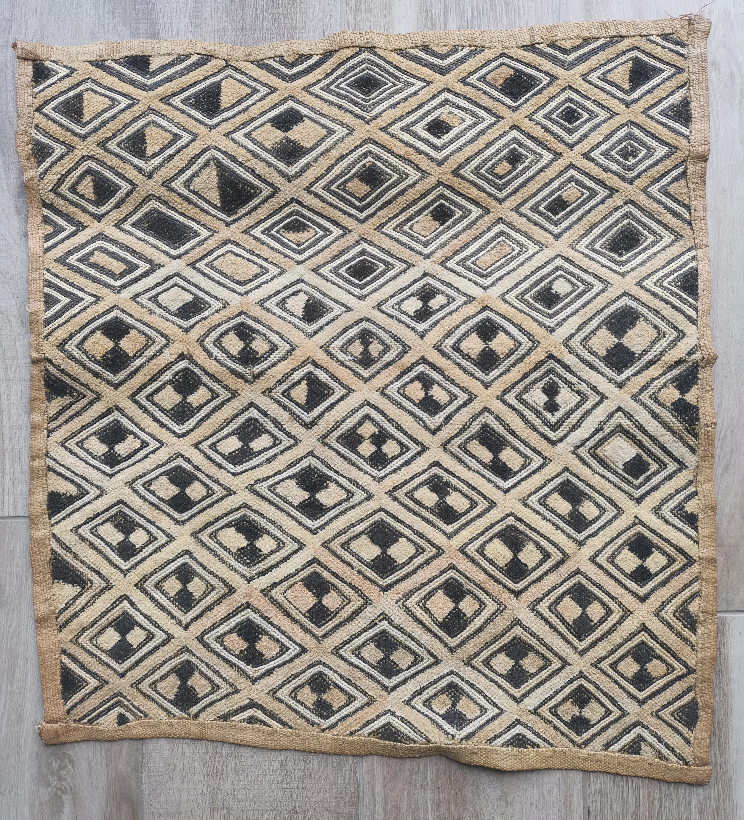£40 66 x 63 - K213