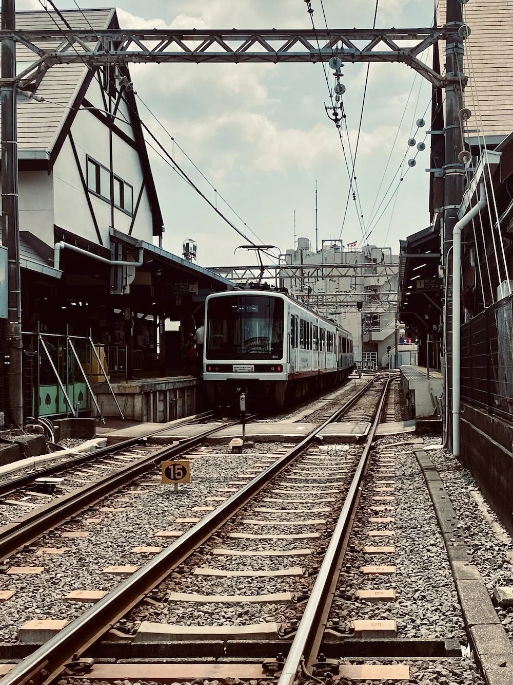  Bajar de un tren y  escuchar la melodía característica de cada estación  (eki-melody) te transporta automáticamente a un anime. 