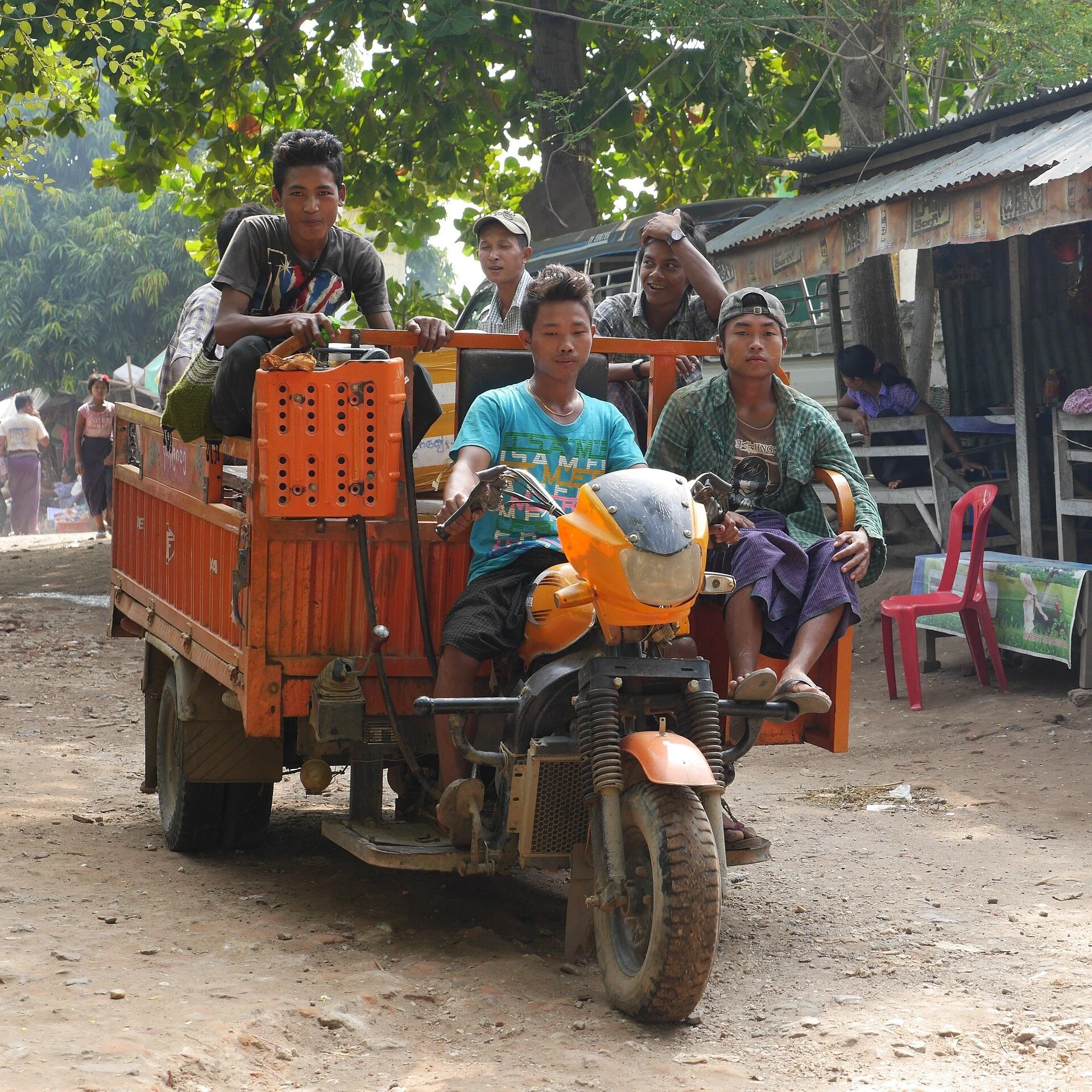 vehicle-504508_1920.jpg