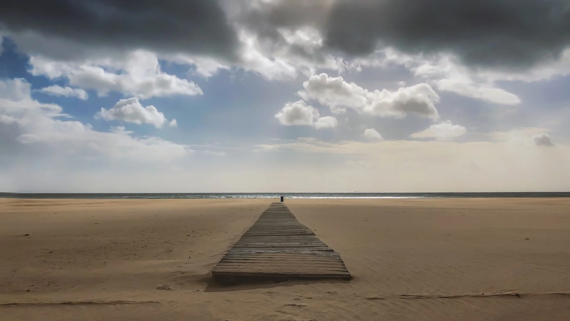 beach-3969468_1920.jpg