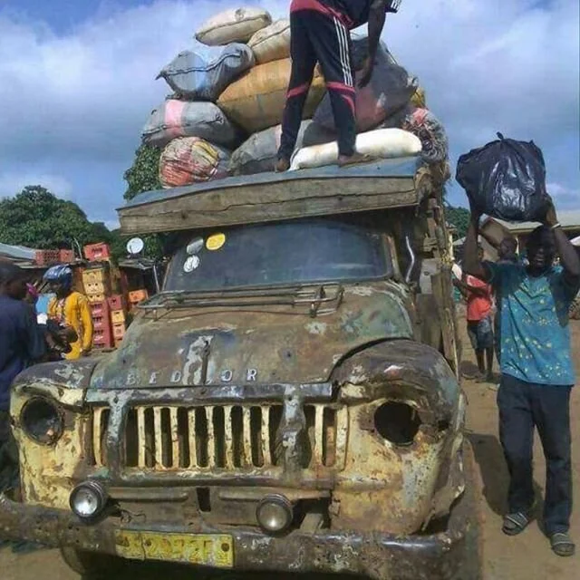 Since we can&rsquo;t fly anywhere, I&rsquo;ve noticed new modes of transport on offer.  Good advert for the trusty old Bedford...
.
.
#boomerstillblooming #travel #travelphotography #travelling #traveller #travelblogger #babyboomerwomen #bedfordtruck