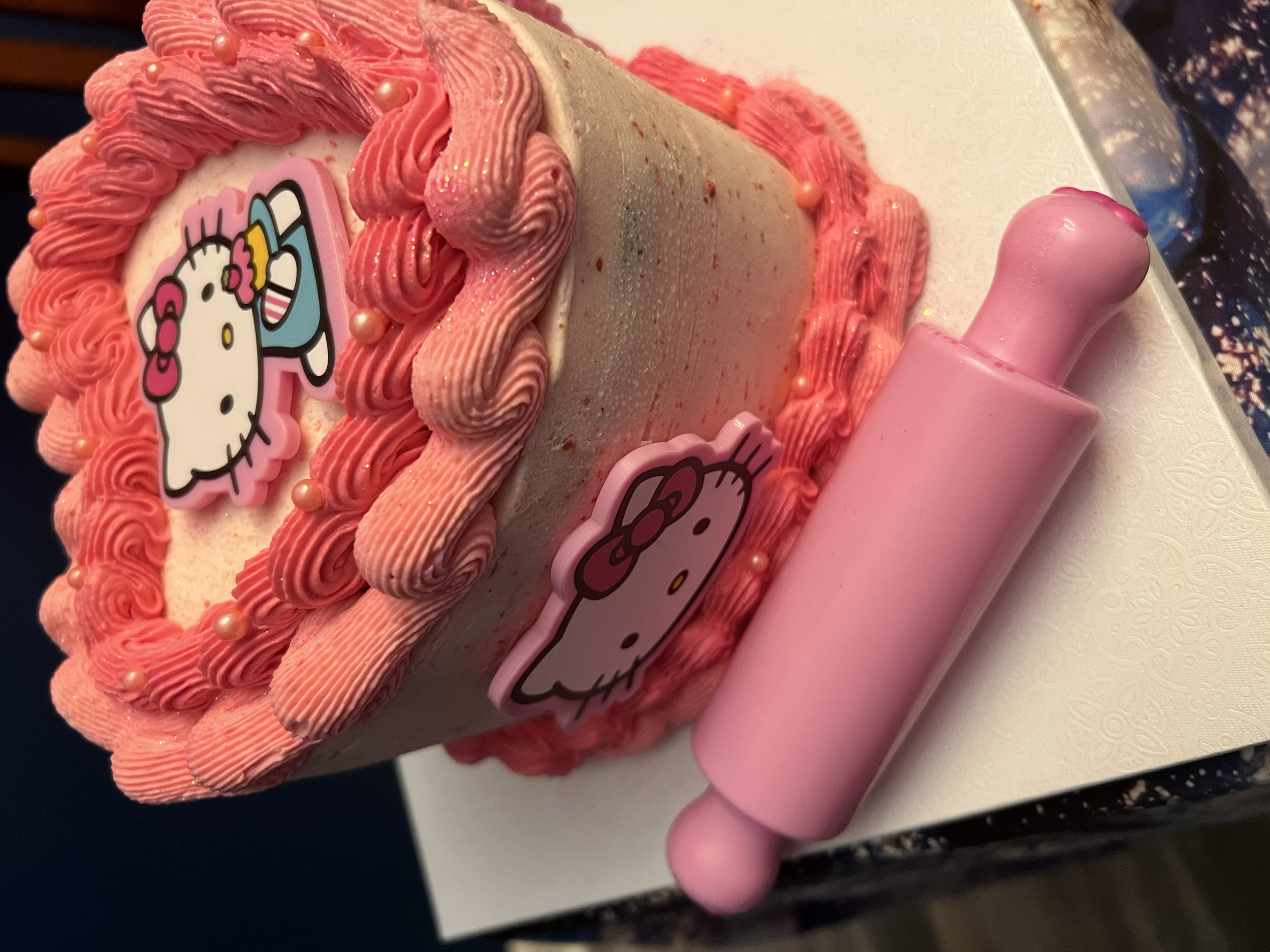 6" Hello Kitty Heart Cake