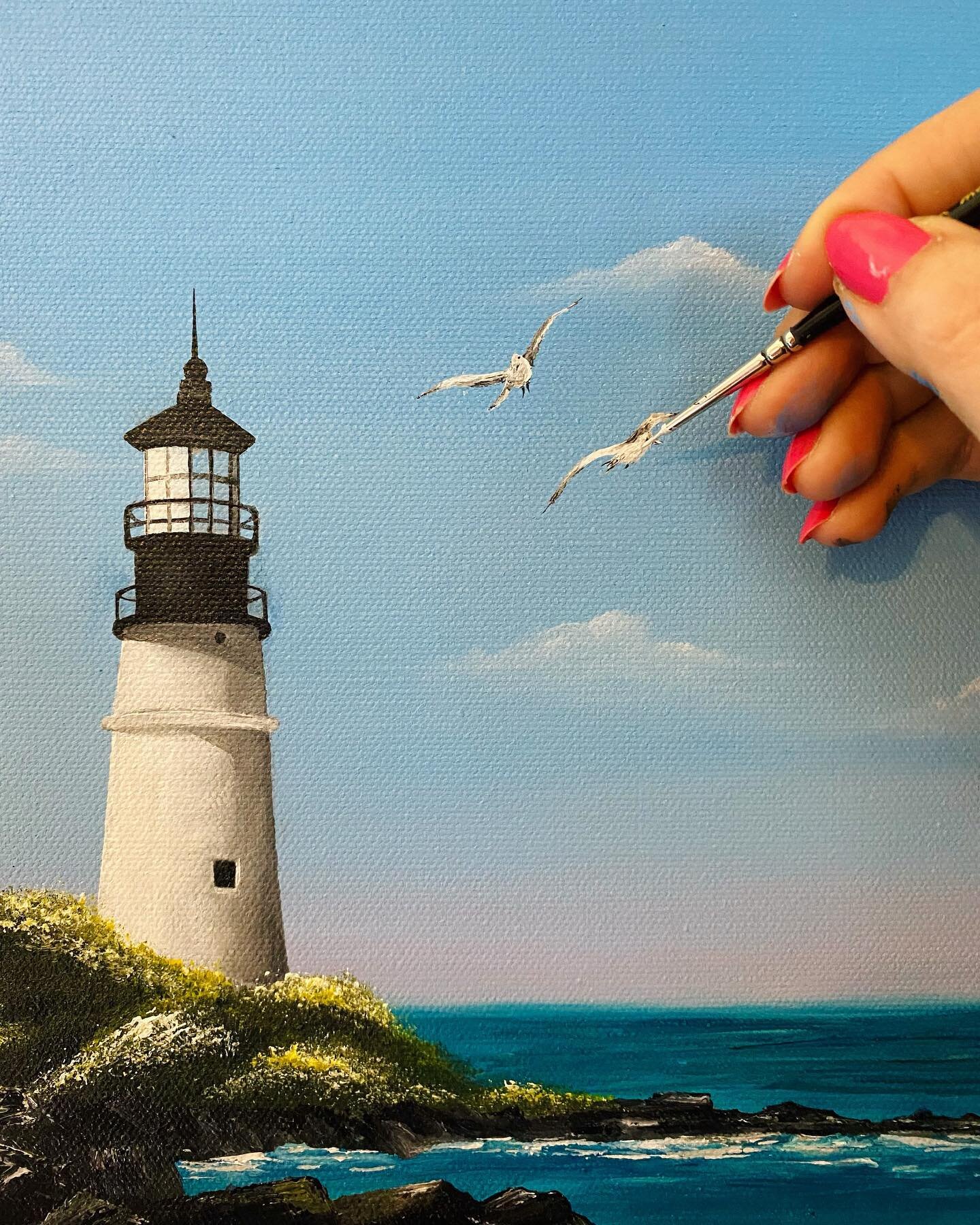The memorable seagulls made it to my canvas. Swipe to see why.😄
.
.
#seagulls #memories #lighthouse #oceanview #oceanside #acrylicpainting #paintingoftheday #handpainted #realism #landscapepainting #newengland #birds #birdsofinstagram #oceanbirds  #