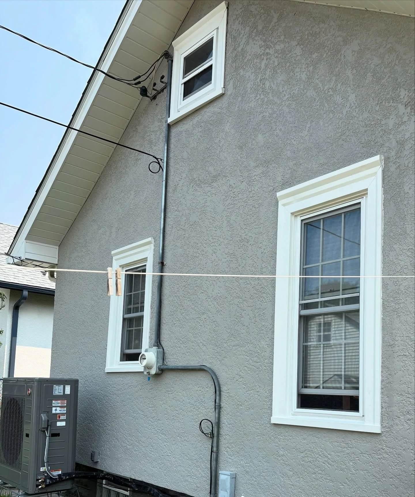 Aluminum trim loses its luster. Look at what a fresh coat does to this home&rsquo;s curb appeal. Jose and Pedro returned a month after painting the stucco walls and the foundation to paint trim and gutters alabaster white. Just wow 😍 Call or text Jo