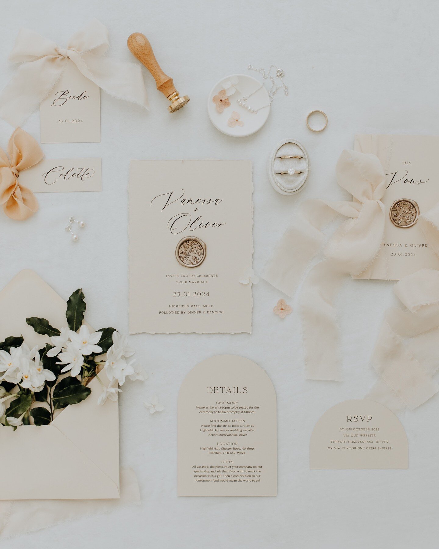 I had to pinch myself this morning...was yesterday all just a wonderful dream?! 🥹

Opening my emails this morning and I've found the most gorgeous previews to prove me wrong from Sophie at @wyldbeephotography 💕

Soft, warm neutrals and light pastel
