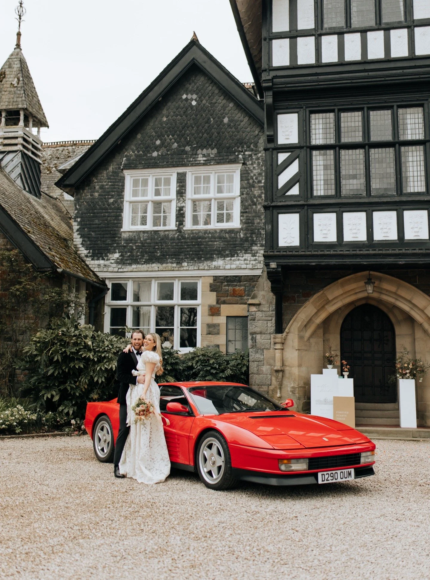 There's something so movie-esque about driving off into the sunset towards your new life as a married couple 🚗☀️ That car is just such a vibe ✌️

Photographer: @wyldbeephotography 
Venue: @plasdinamcountryhouse⁠
Workshop: @detaljerworkshops⁠
Concept