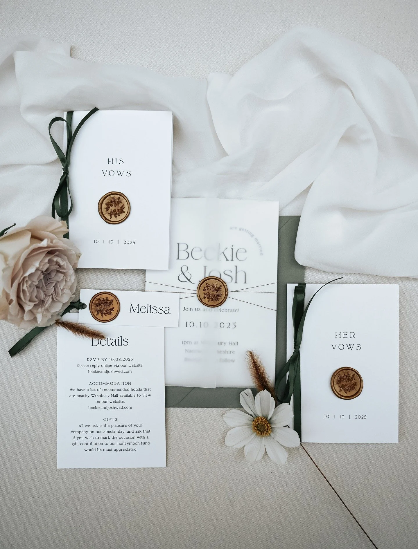 Nothing beats clean crisp lines, vellum paper and gold wax seals 💌 Thrilled to have my work a part of this gorgeous team! 

Featured Invite Design: Mia - browse my house collection designs on my website to enquire about your invitations! 

CONCEPT +