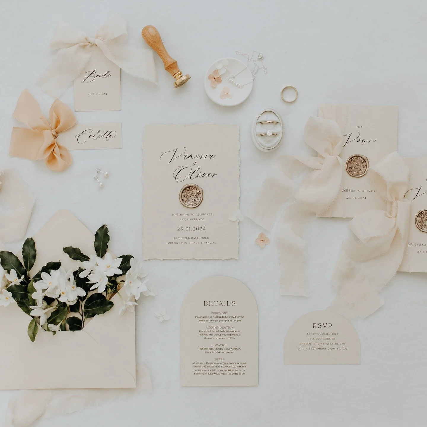 2026 couples! ✨ 

Have you ordered your wedding invitations? 👀 If you book in before January, I'm offering 10% off as a festive treat! Book ahead and finalise after the festivities of December are over - one less thing to worry about! 

Browse my we