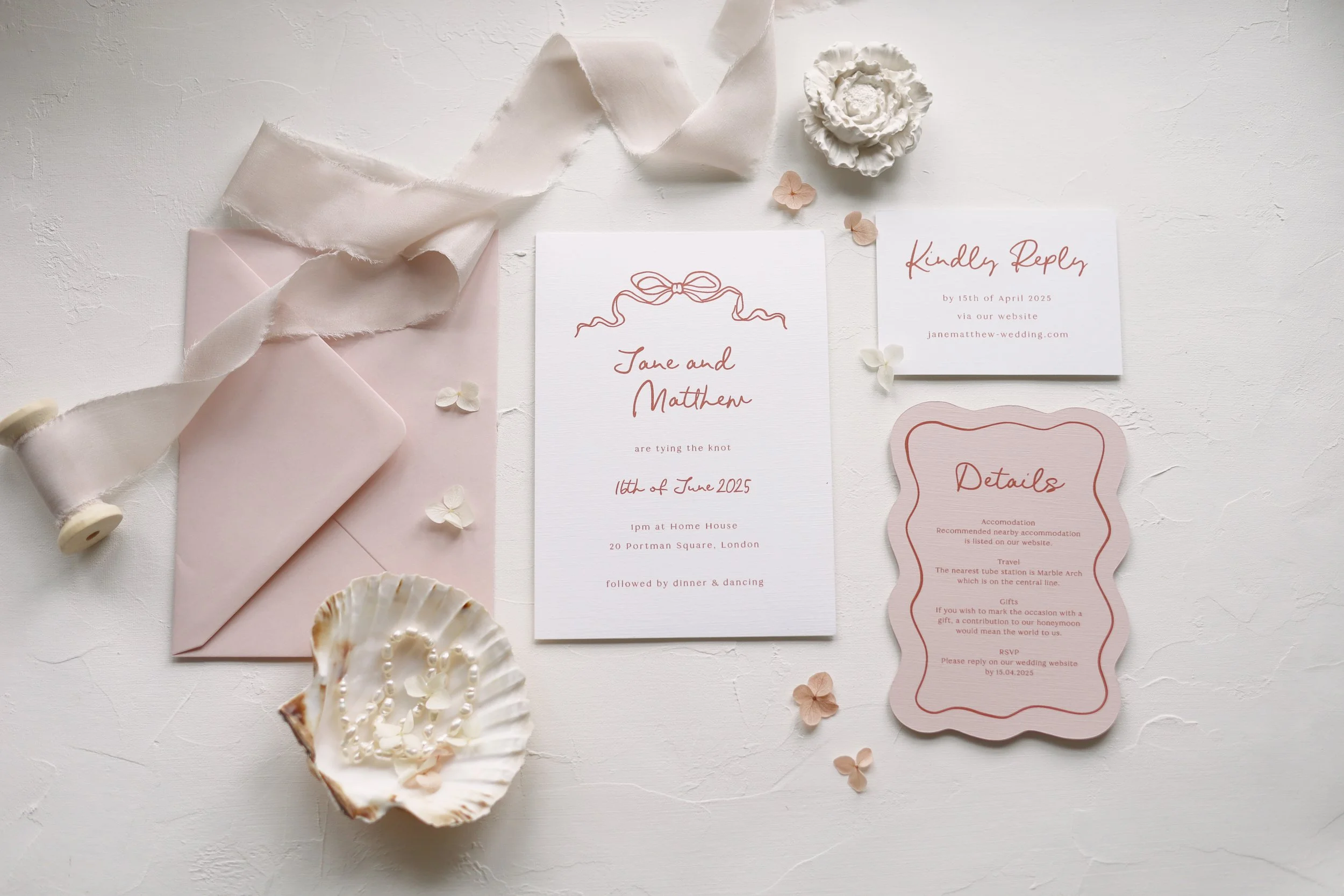 How to Collect Wedding RSVPs Easily (Without the Stress!)