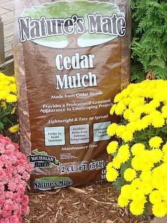 Shredded Cedar Mulch (Bag)