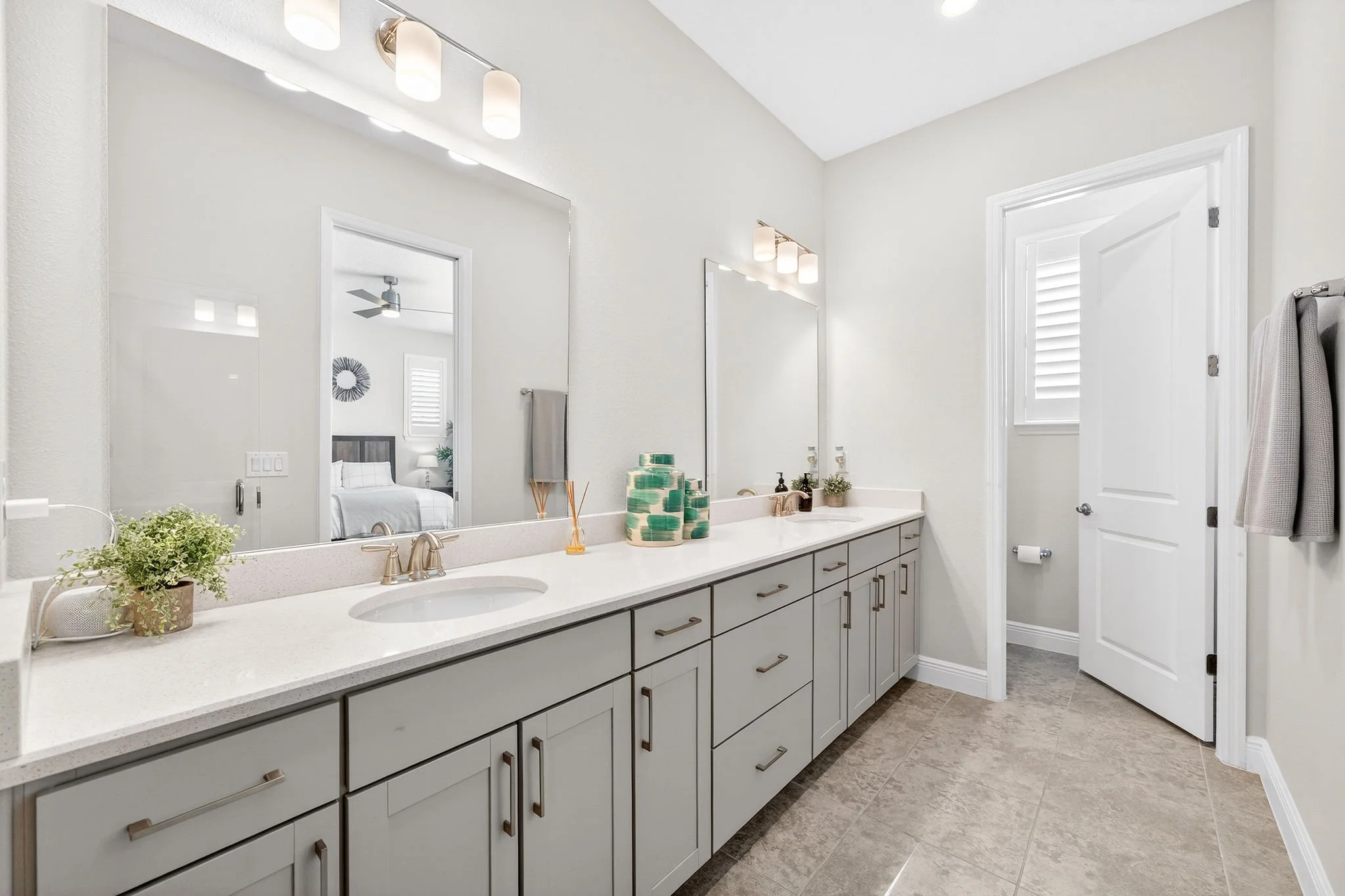 8809 Laureate 21.jpg