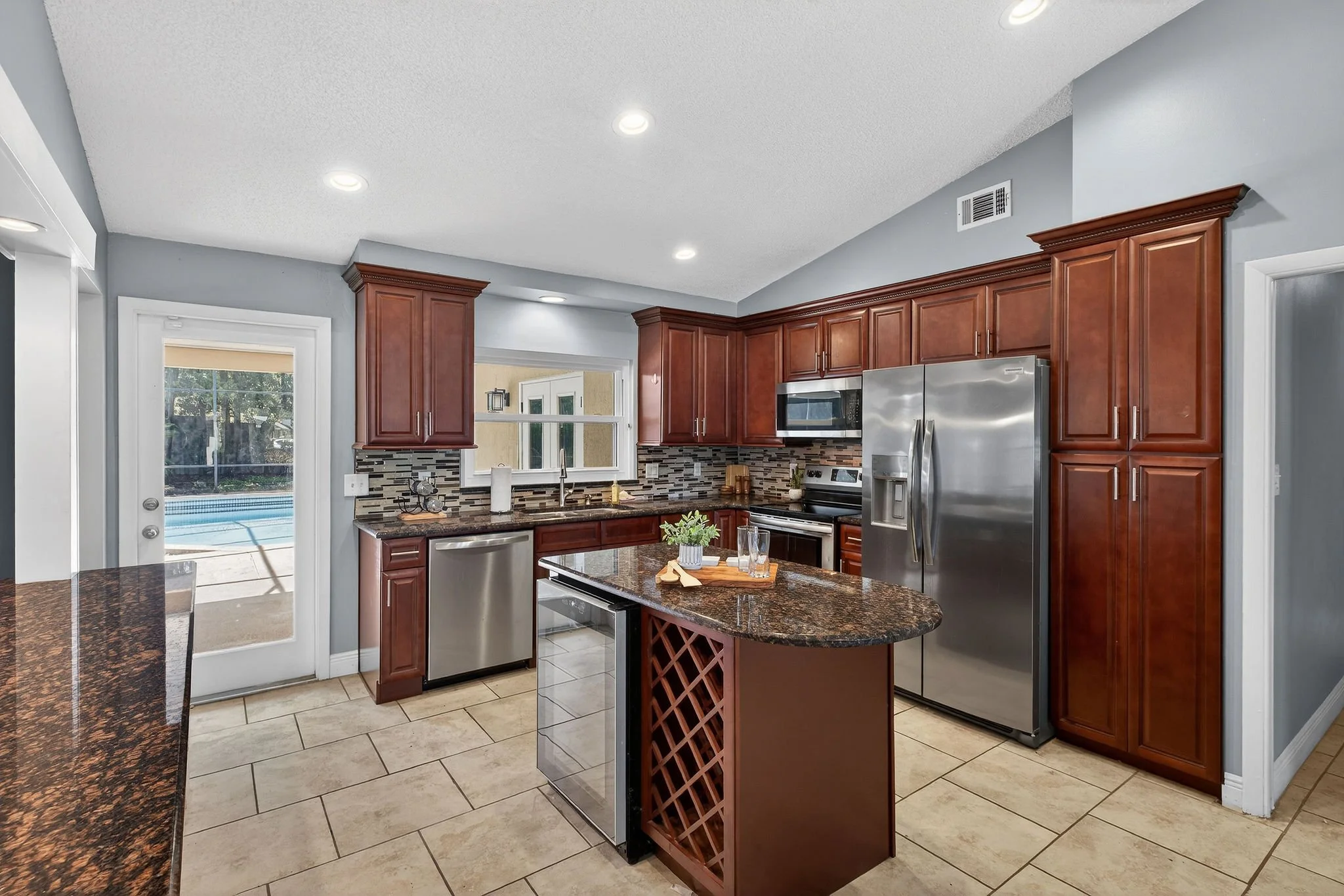 8878 Larwin Lane 9.jpg