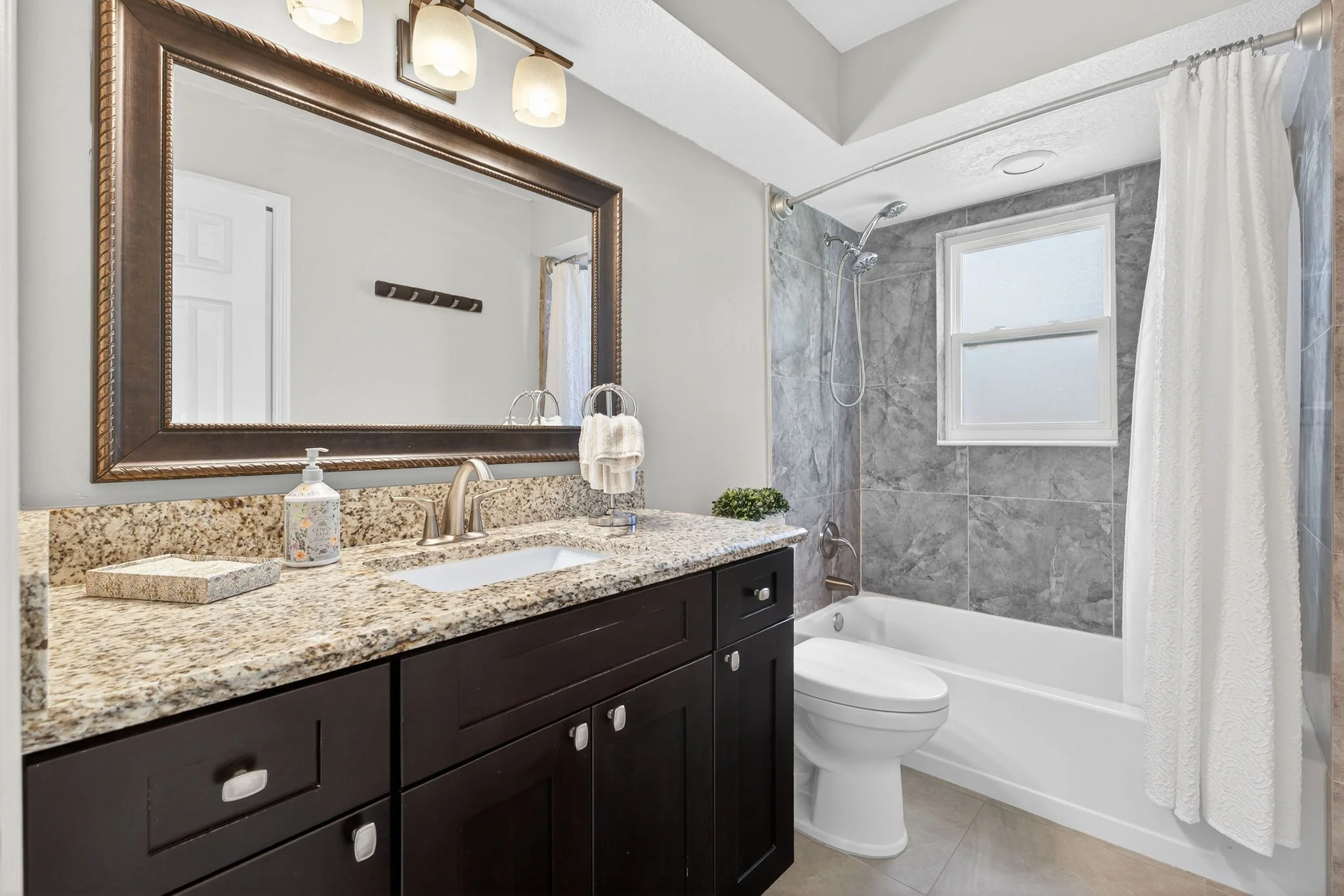 222CottesmoreCirW-26.jpg