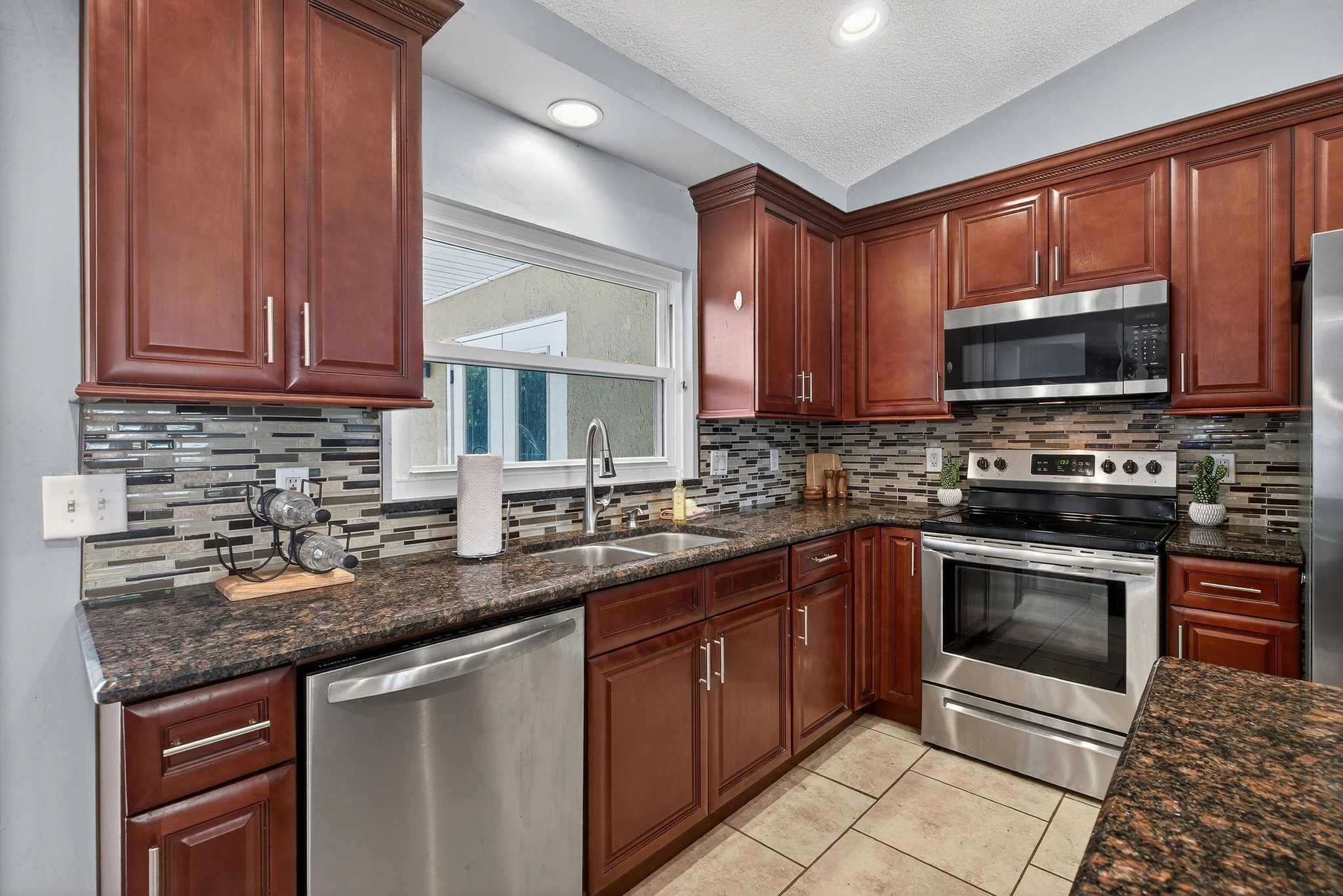 8878 Larwin Lane 11.jpg