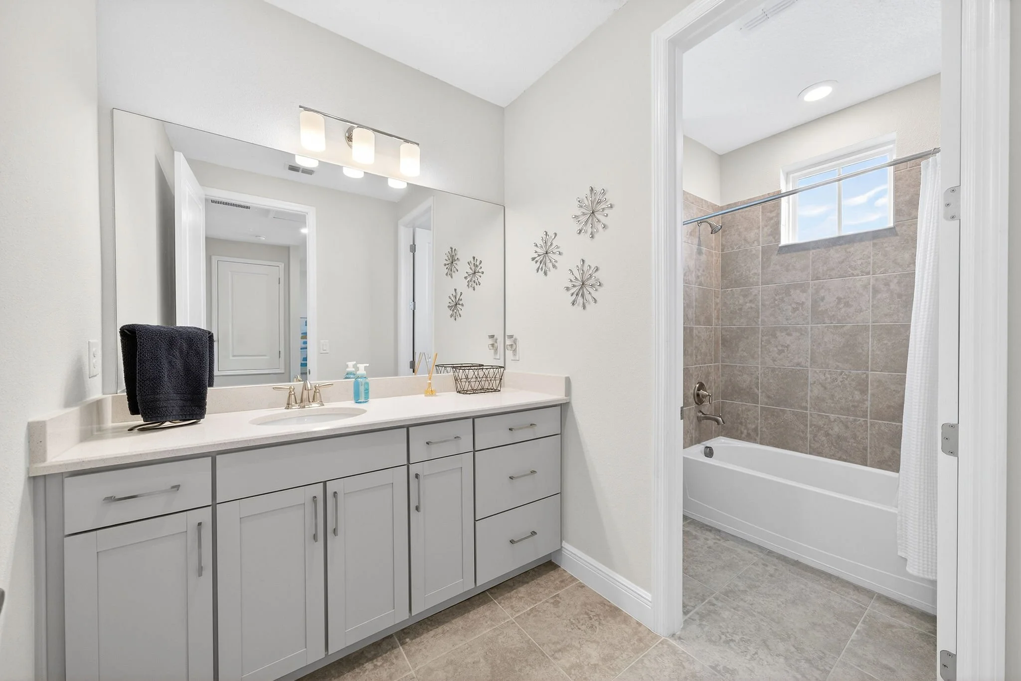 8809 Laureate 25.jpg