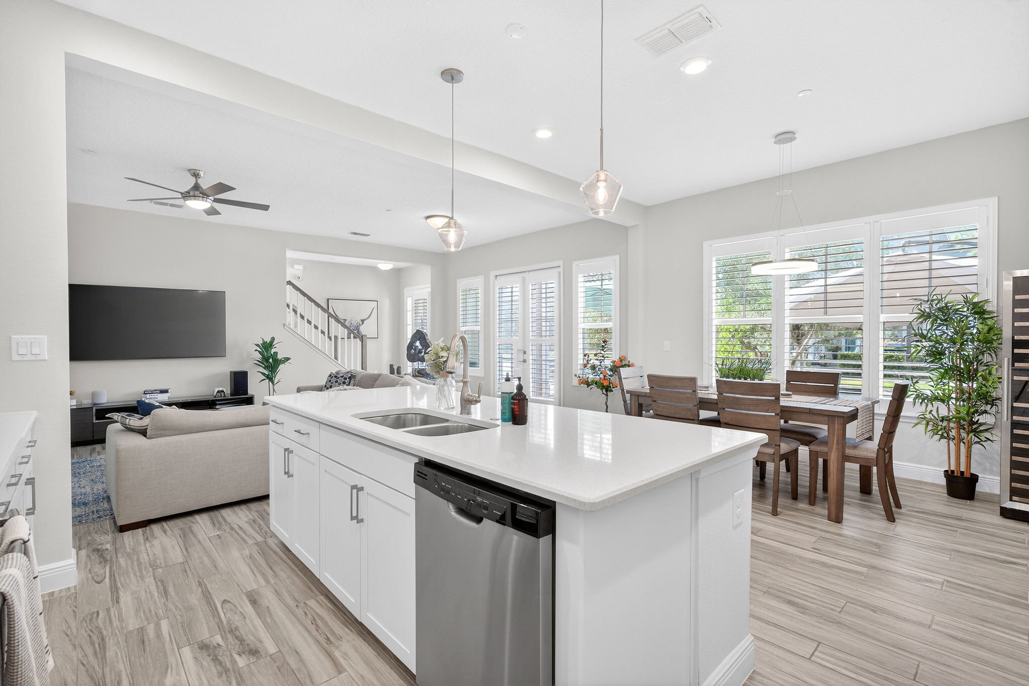 8809 Laureate 17.jpg