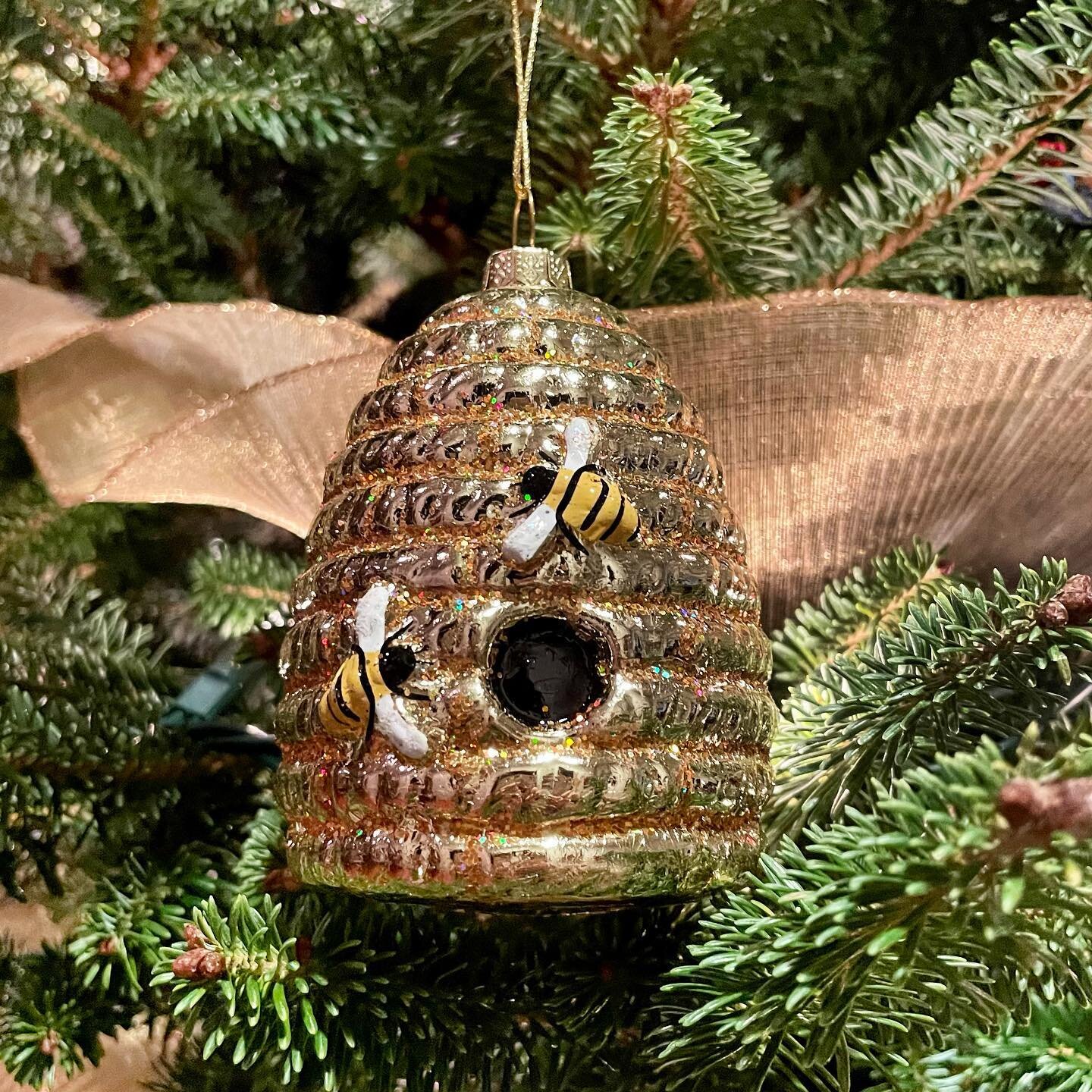 It&rsquo;s bee-ginning to look a lot like Christmas! 🐝 🎄