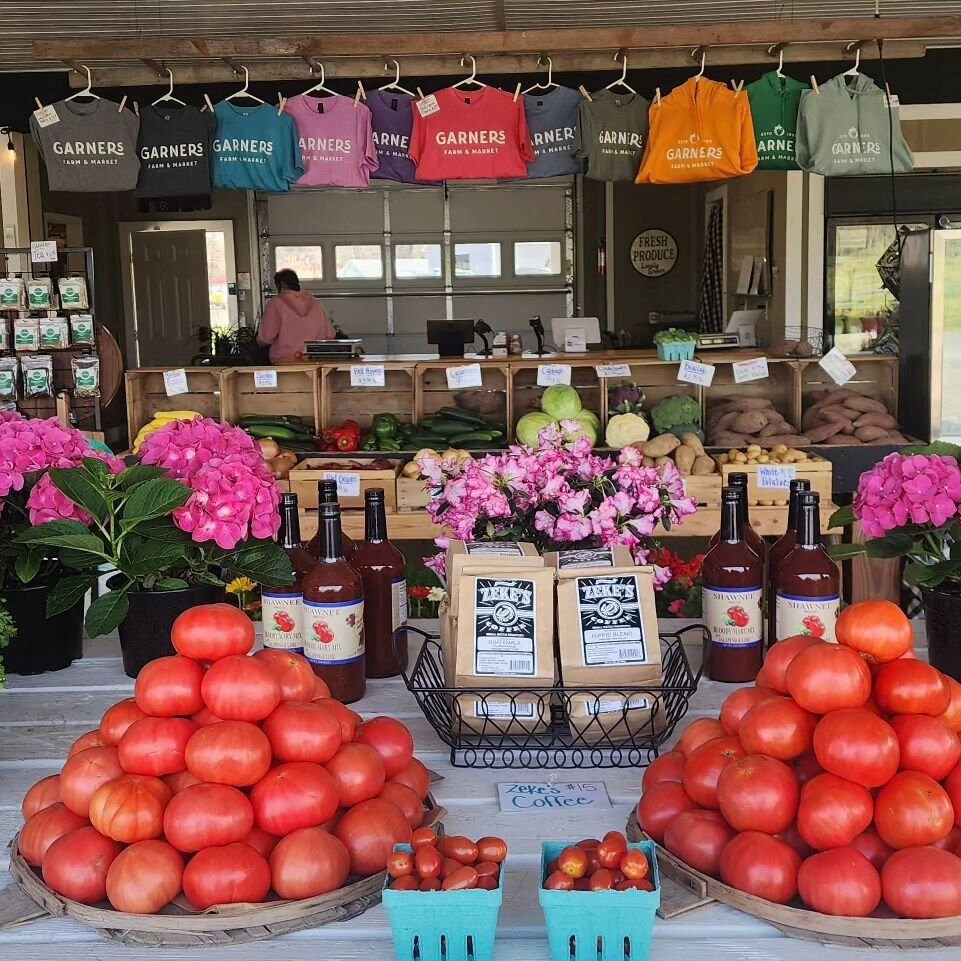GARNER'S ROADSIDE MARKET IS OPEN, finally!
We'll be happy to see all your wonderful faces. 🚜🌱🌷

Hours: Everyday 9a - 7p
Easter Sunday 12p - 5p

#GARNERS #WaitIsOver #Springtime