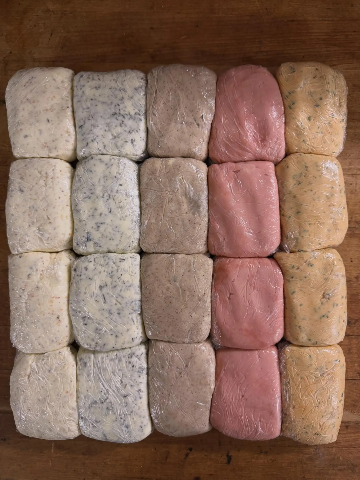 🧈 C O M P O U N D  B U T T E R 🧈

While I&rsquo;m over here testing recipes to remove butter from my cakes the other half of me is whipping up different flavors of compound butter. Trust me, I see the irony. We&rsquo;re all trying to live healthy &