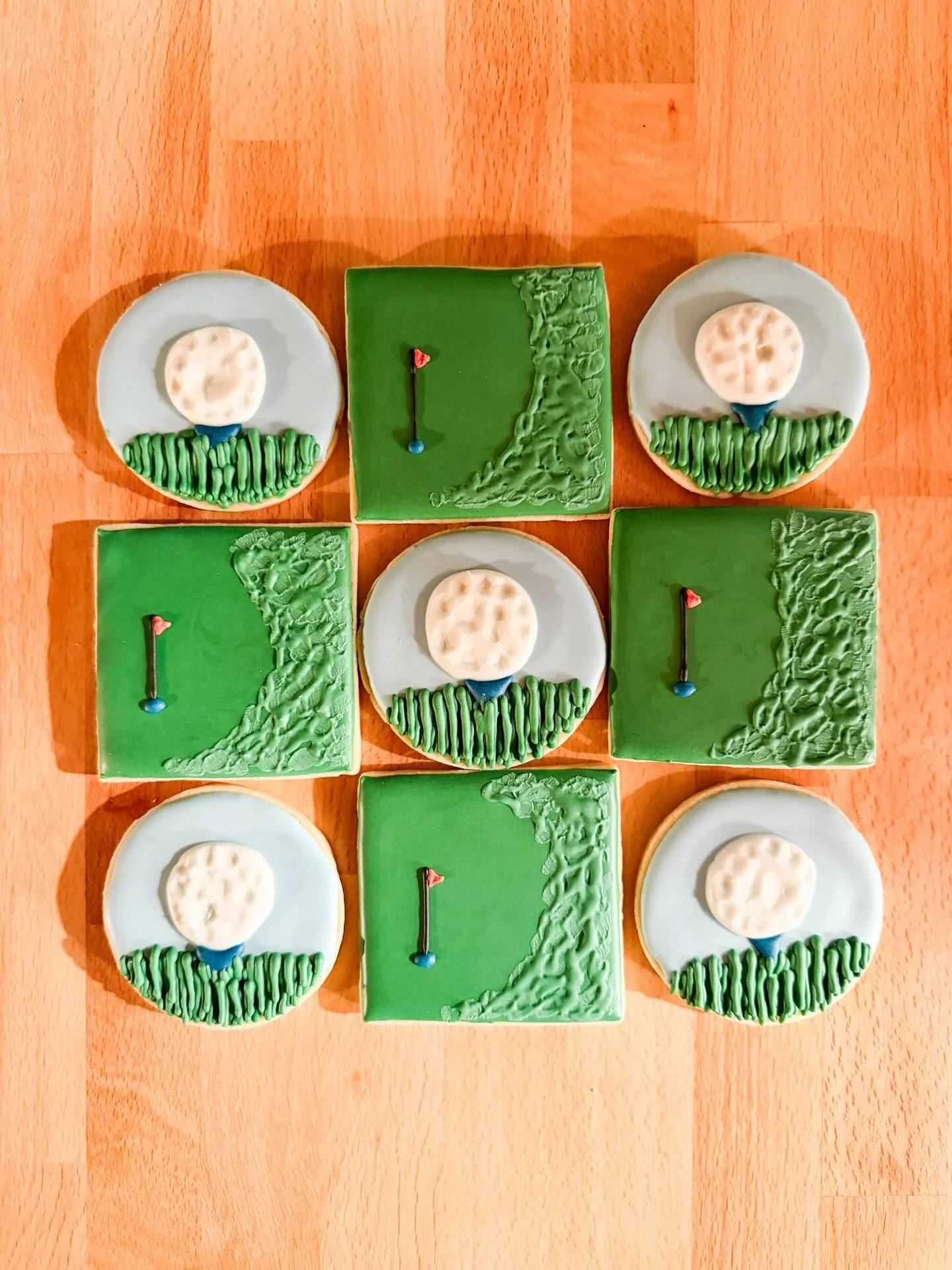 ⛳️ Engagement party but make it golf ⛳️

A little half &amp; half engagement celebration cookies with a sprinkling of golf balls and green grass! Congrats to Luke &amp; Anna 💐

#finickybakeshoppe

#royalcookies

#royalicingcookies

#masterscookies

