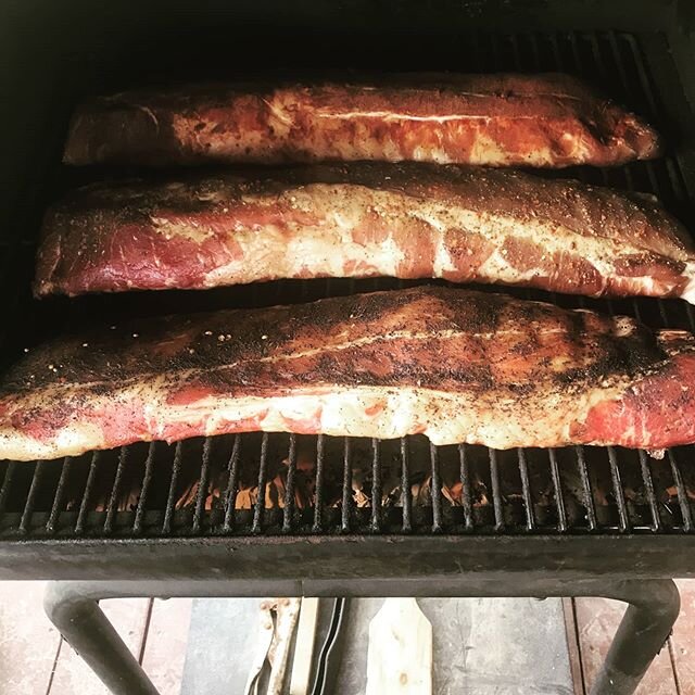 DavenLore will be closing early for the Superbowl tomorrow at 2pm, so come get your game wine early! We've got ribs for that Kansas City vibe, Go Chiefs!