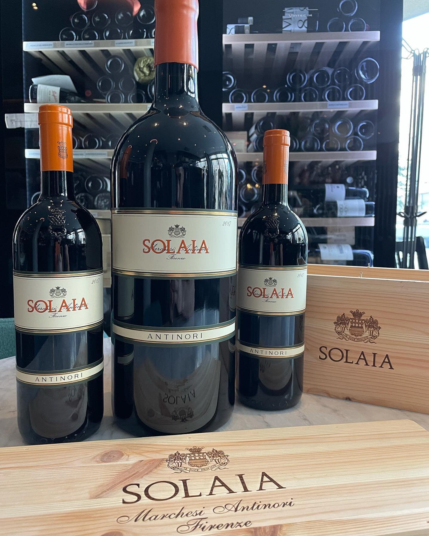 SOLAIA 2017 750ml &amp; 3000ml 🙌🏽🍷🇮🇹 #italia #italy #wine #redwine #toscana #supertuscan #solaia #antinori #antinoriwinery #stockholm #opizzicato