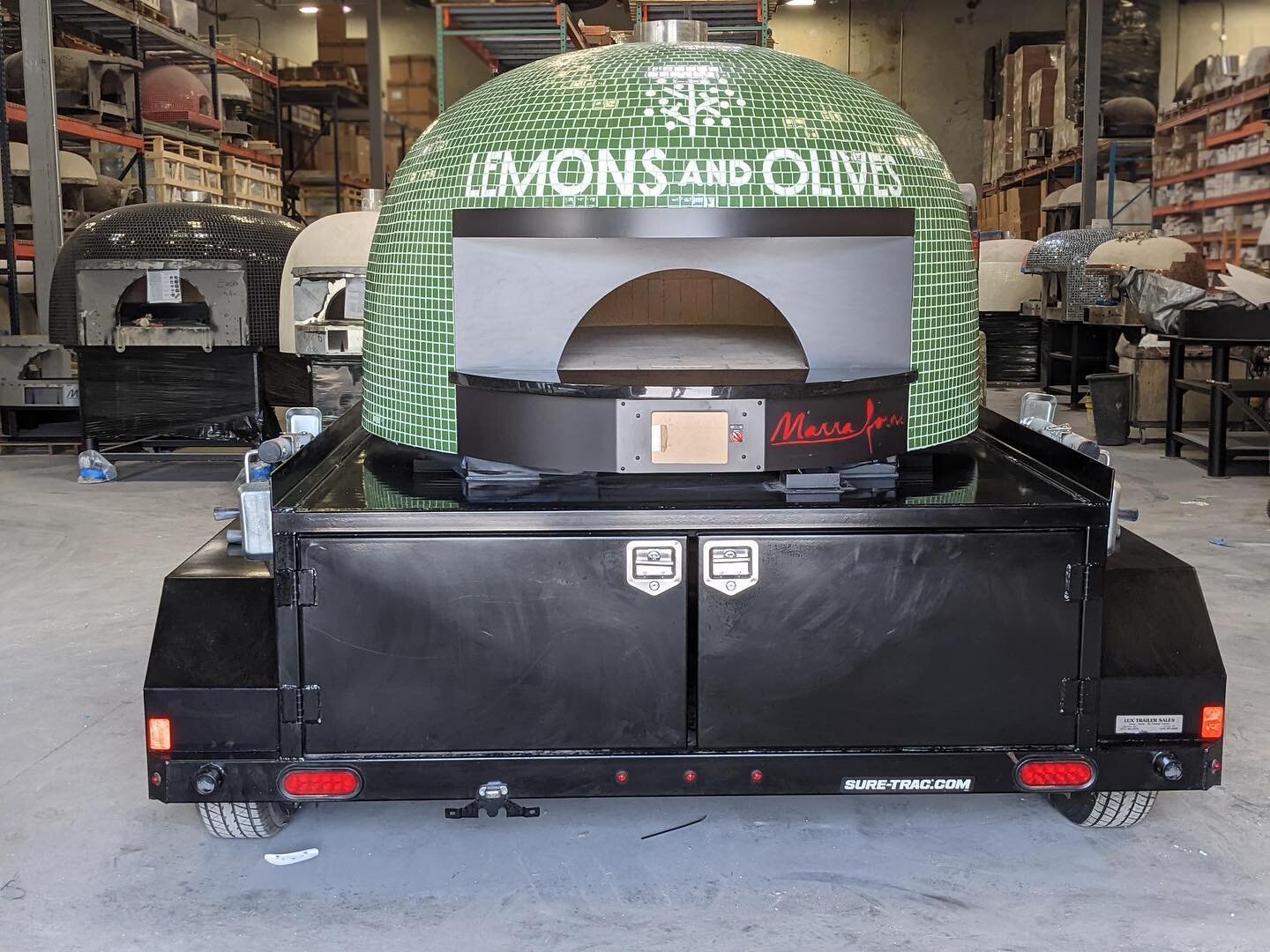 Pizza party anyone? Book your next event with @lemonsandolives and be the cool kids with our mobile pizza oven.
.
.
.
.
.
.
.
.
.
.
.
.
.
.
.
.
.
.
.
.
.
.
.
.
.
#eventseason #hamptonscatering #hamptonsstyle #food52 #summervibes #brooklynbased #farmt