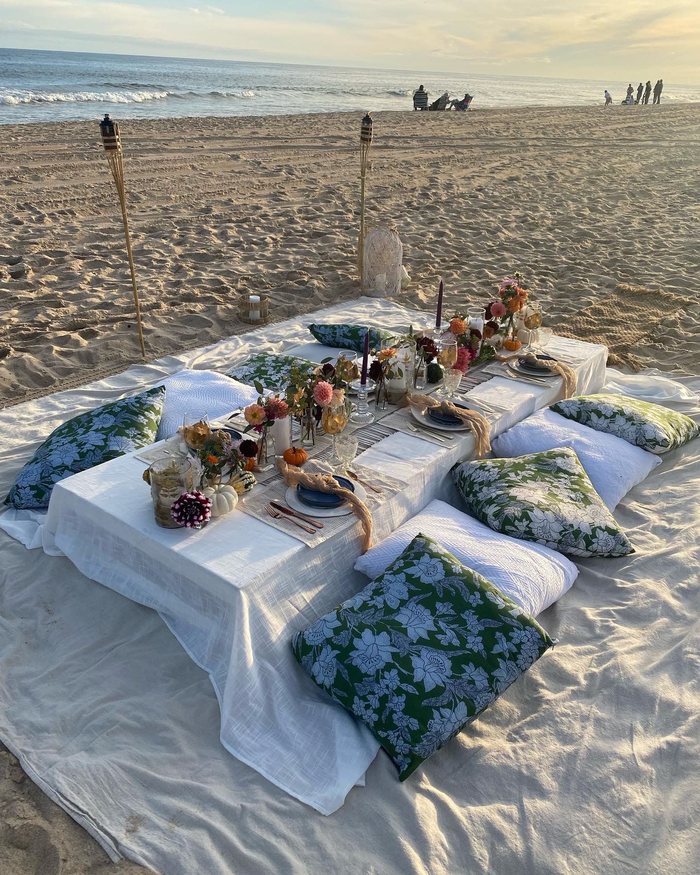 Fall dinner parties on the beach? Why not. Pleasure working with you @destination.haus 🥂
*
*
*
*
#hamptons #beachevent #beachparty #beachcatering #nyccatering #brooklyncatering #goodfoodforgoodpeople #goodlife #fallevent #beachcatering