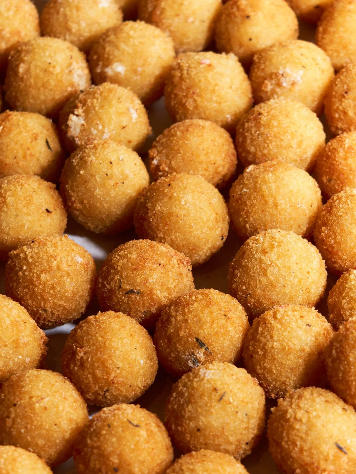Good things come in small packages. Inspired to pack beauty and flavor into one perfect bite, our canap&eacute; menu brings people together and keeps conversations and high vibes flowing freely.

Find out why our small bites are highly requested at e