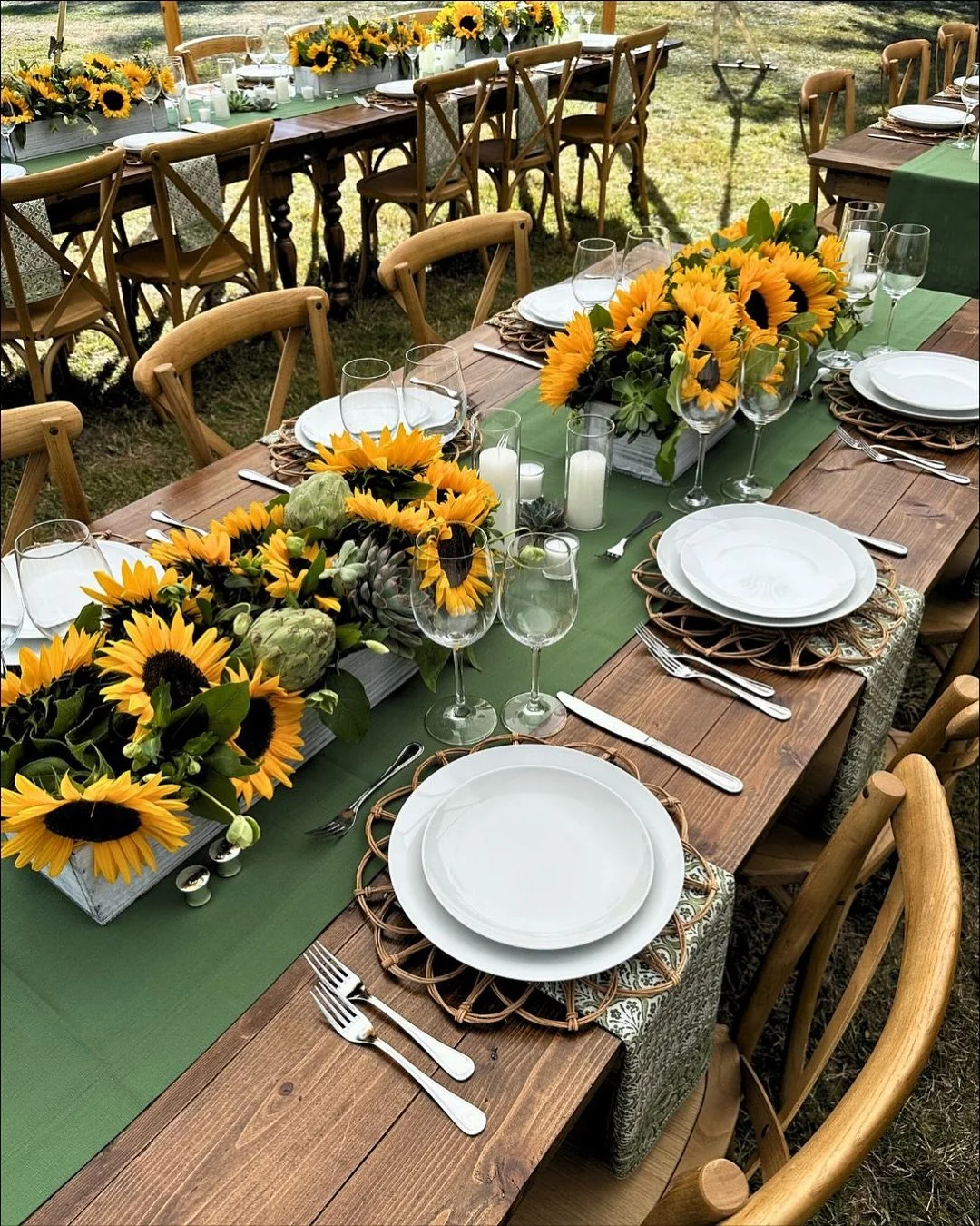 This past weekend we catered a wedding for Hannah and Chris on Shelter Island. Long tables, full hearts, and the kind of laughter that makes everything taste better. 

Here&rsquo;s to love, shared plates, and the joy of coming together. 💕🥂

#lemons