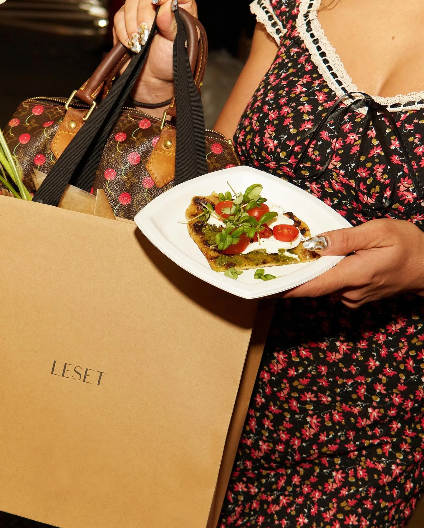 Planning an in-store event this festive season and want to treat your guests to something warm, fresh, and memorable?

Our mobile kitchen makes it easy. 

We pull up right outside your store and serve freshly made small bites and flatbreads &mdash; s