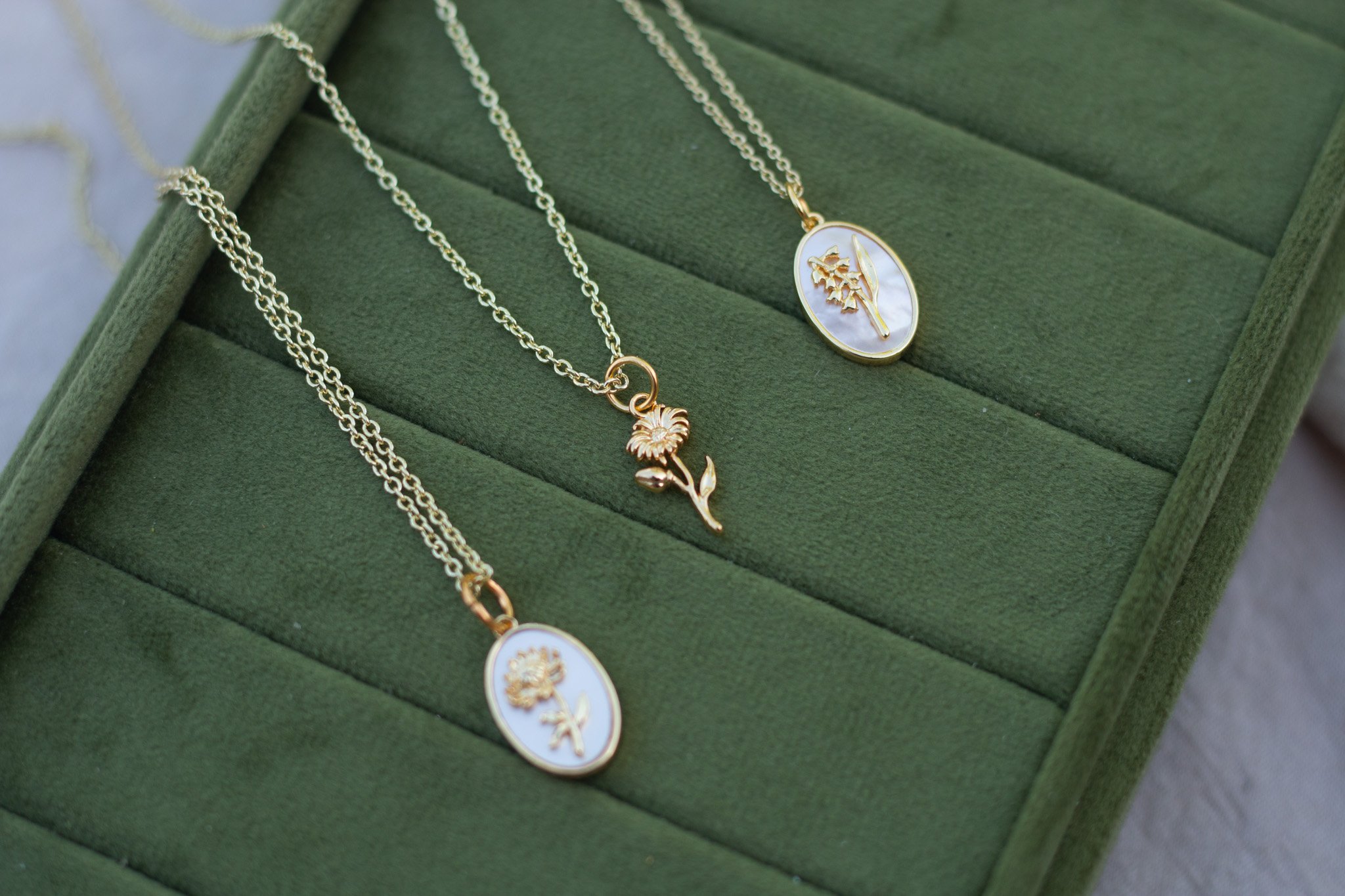 Birth Flower Necklace (2 variations)