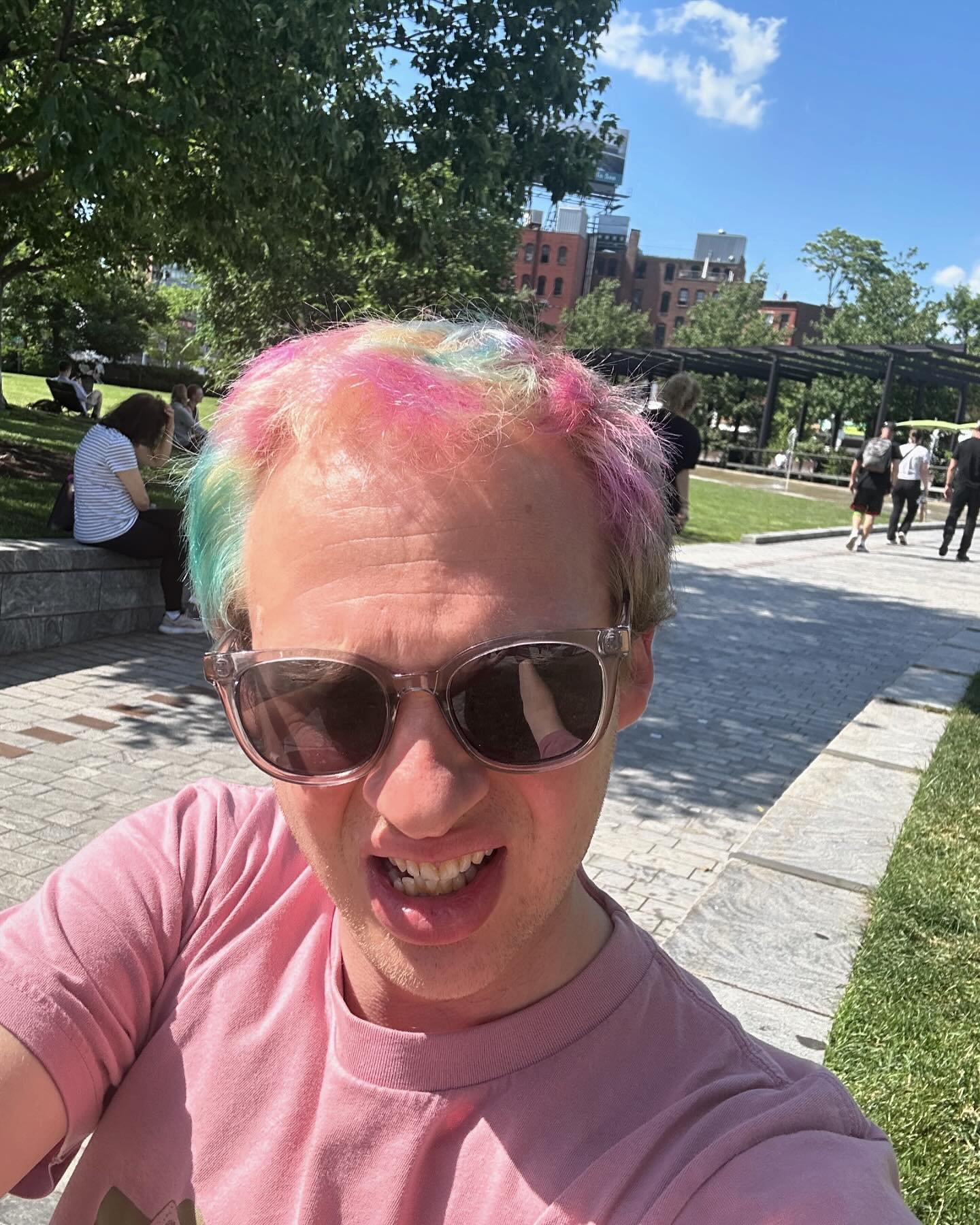 Fresh hair for my big weekend of music for 🍉

Saturday!
Poetry and music for G4z4 ft. @thatevangreer @genie.santiago @thecosmicblueautie @yaboileonidas @sharic88 and so many more
3-6 Pm at Elliot Hall (aka @footlightclub )

Sunday: @wholetonemusicac
