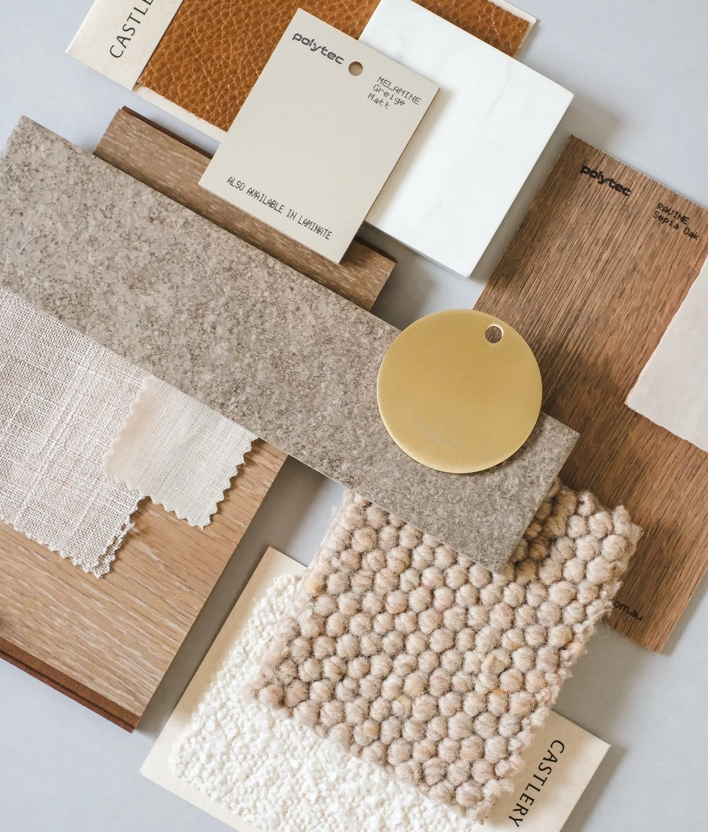 This #FlatlayFriday I&rsquo;m throwing it back to my ultimate guide to creating the perfect mood board for an interiors project 💫✨

A mood board is usually one of the first stages of the design process &ndash; the stage to (literally) lay everything