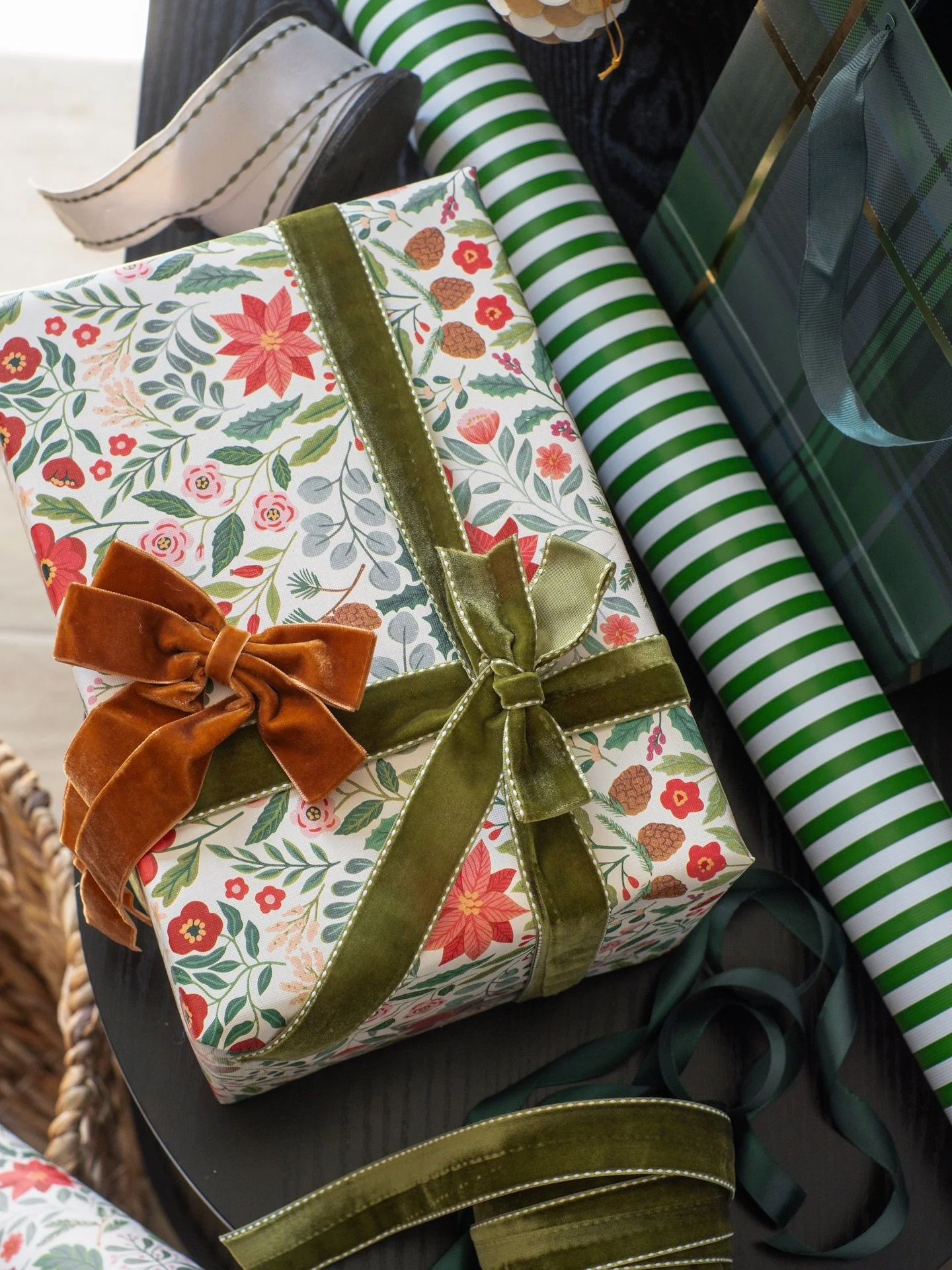 As we move full steam ahead into the festive season, I&rsquo;m bringing it back to a little goodie of an article I shared last year packed with tips and inspiration on how to dress up your Christmas gift wrapping! 🎁🎄

Read it now via the Blog tab a