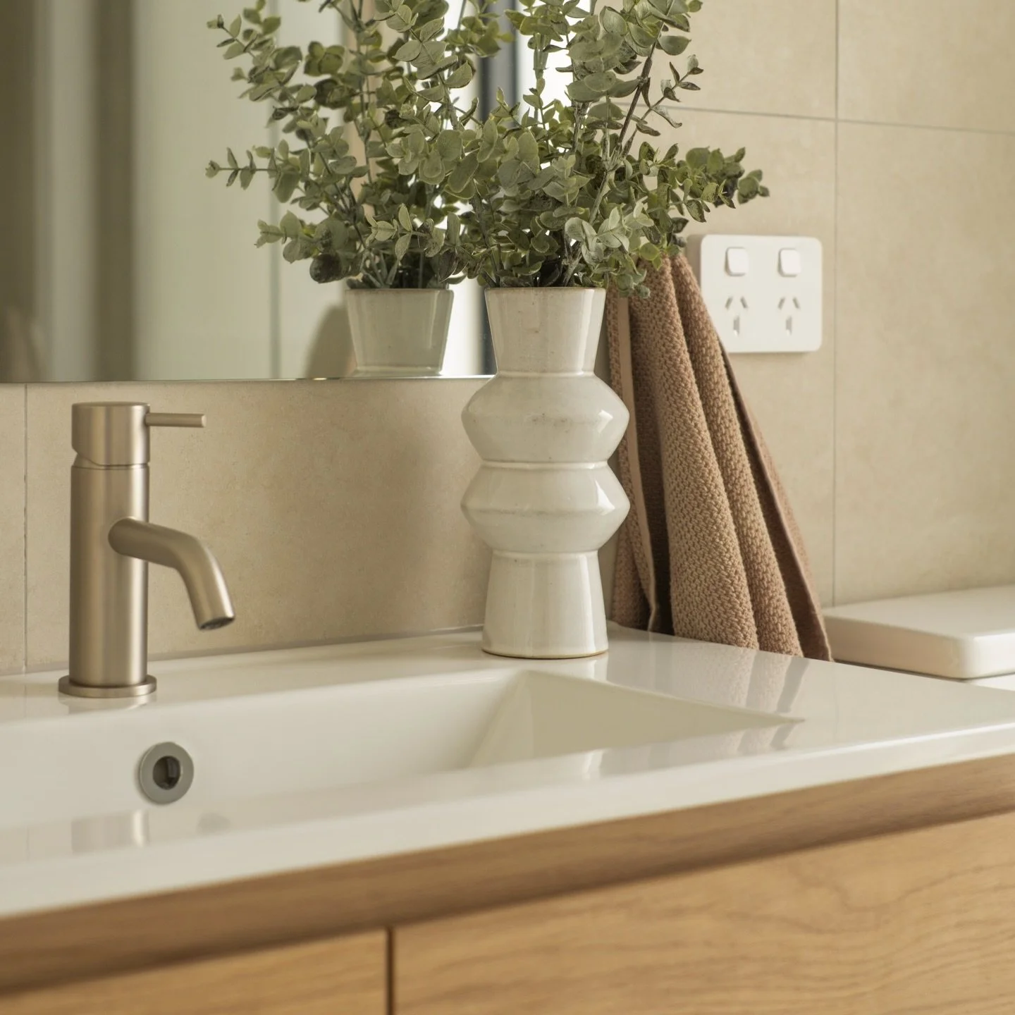 Some recent shots taken at Solai apartments and townhomes in Denman Prospect for @brontegroup_ 📸

Interior Design &amp; Photography &mdash; @raegocreative
Styling &mdash; @adore.styling 

#raegocreative