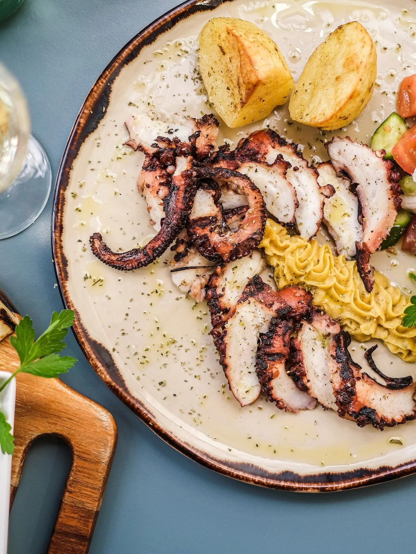 #ThrowbackThursday to some mouth-watering food photos taken for the @hellenicclubofcanberra a few years ago 📸

Good quality photography is one of the best ways to showcase your products in the hospitality industry, so if you&rsquo;re looking to leve