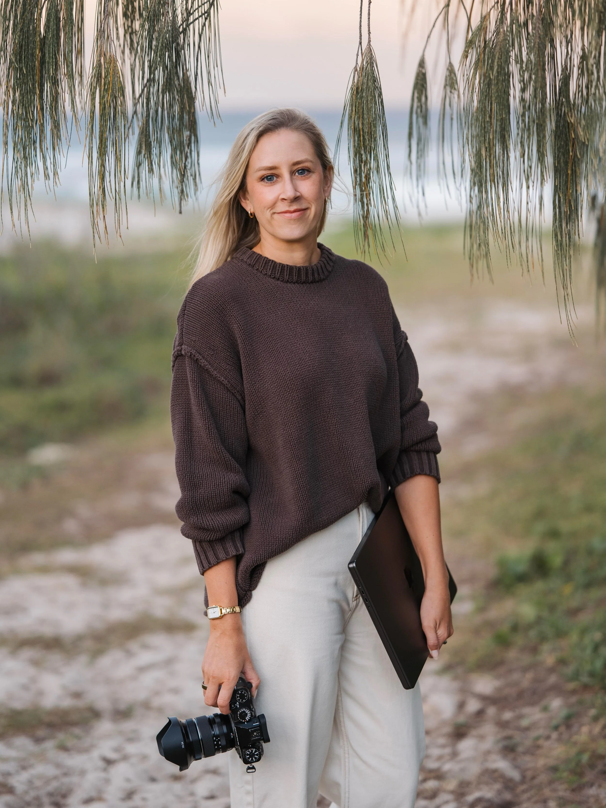 New brand photos, who dis 🙈

I thought I better start taking this freelance designer thing seriously, and when I found @stephaniehornbyphotography I knew she was the photographer for me &mdash; I&rsquo;m absolutely obsessed with what she&rsquo;s del