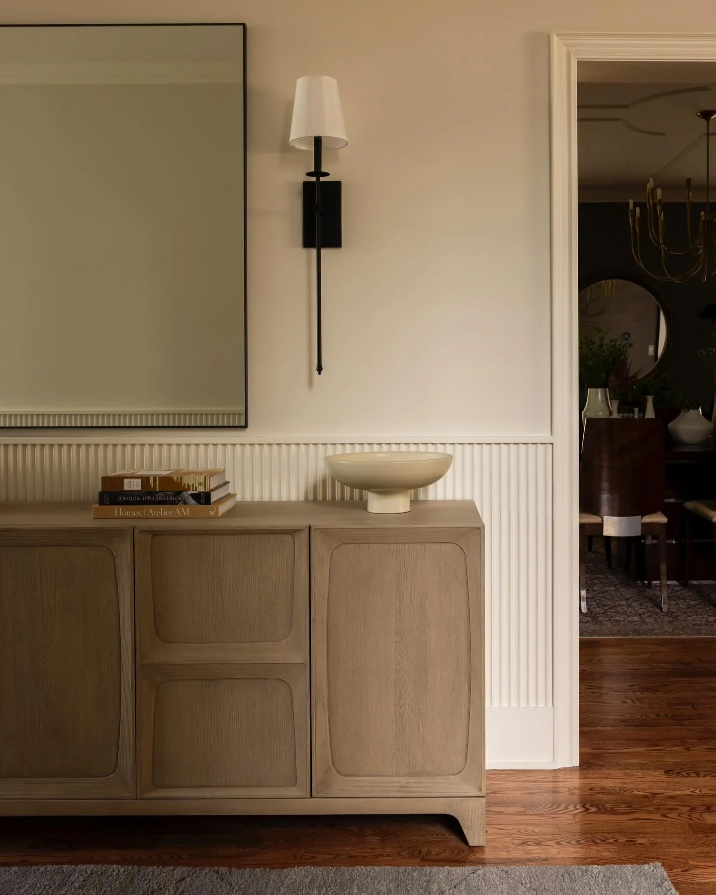 This home's entryway was quite grand, so to give it a cozy and tailored feel, we incorporated this beautiful design element on the walls. This style gives the space that transitional level of aesthetic we were looking for. 

📷 @kerri.torrey